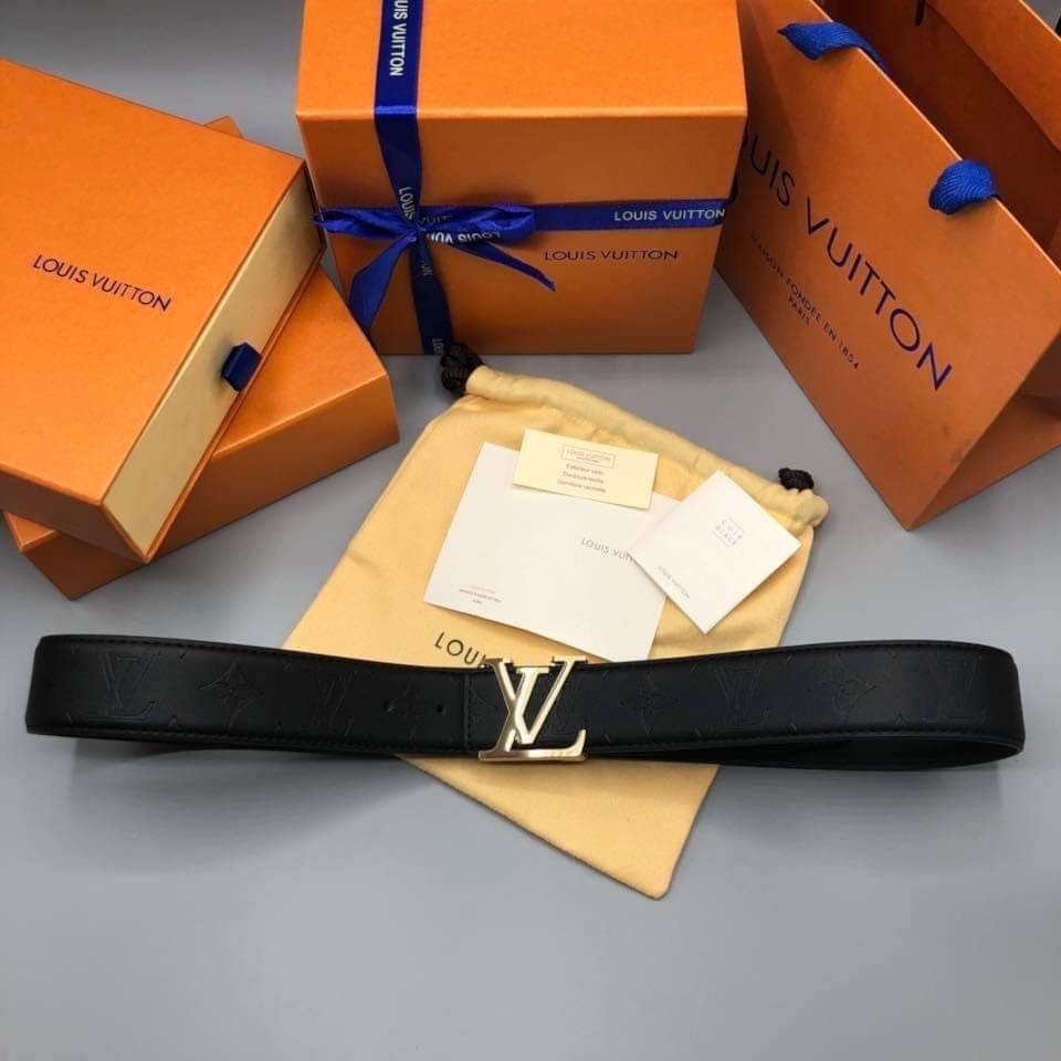 VIP 🥂 LV BELT LOGO เข็มขัดแบรนด์หัวโลโก้แบรนด์แบบ 3D สายหนังปั้มโลโก้ ดีไซน์เรียบหรูเข้ากับทุกลุ๊คใช้ได้ทั้งชายหญิง สินค้ามาพร้อม Original Package มีการ์ด ถุงผ้ากันฝุ่น ถุงกระดาษแบรนด์ กล่องแบรนด์ ครบชุดไอเท็มนี้แนะนำ ห้ามพลาดค่ะ!