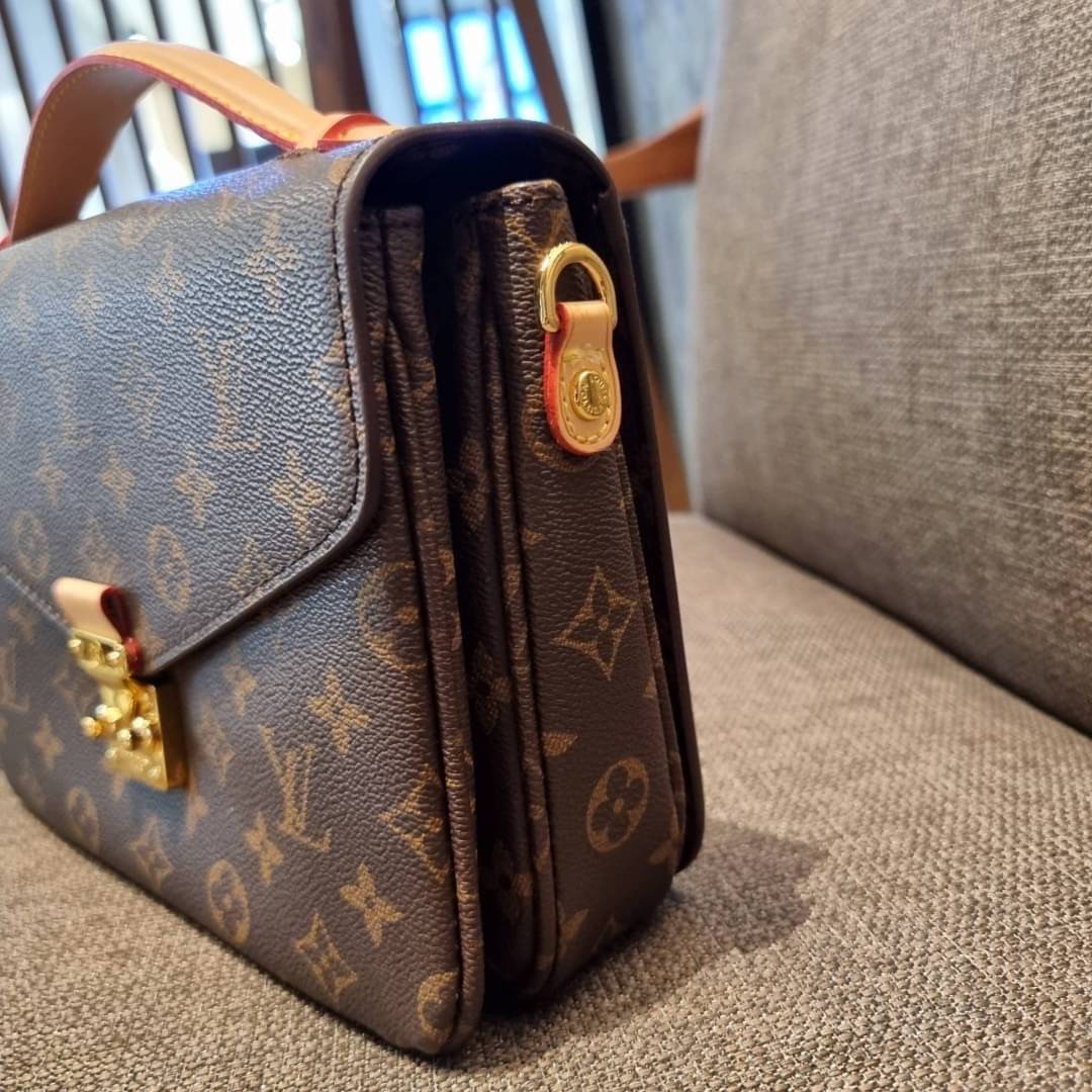 ยกระดับให้ตัวเอง กับไอเท็มสุดเลิศ ที่สาวๆตามหา LV pochette metis กระเป๋าถือ/สะพายทรงสวย คลาสสิค ดีไซน์เรียบง่าย แต่แฝงความหรู วัสดุหนังแคนวาสคุณภาพดี เปิดปิดด้วยตัวบีบล็อค ด้านหลังมีช่องซิปแยก ภายในซับสวยงามมาก ดูแพงที่สุด แบ่งสัดส่วนดูเหมาะ น่าใช้จริงๆ ส