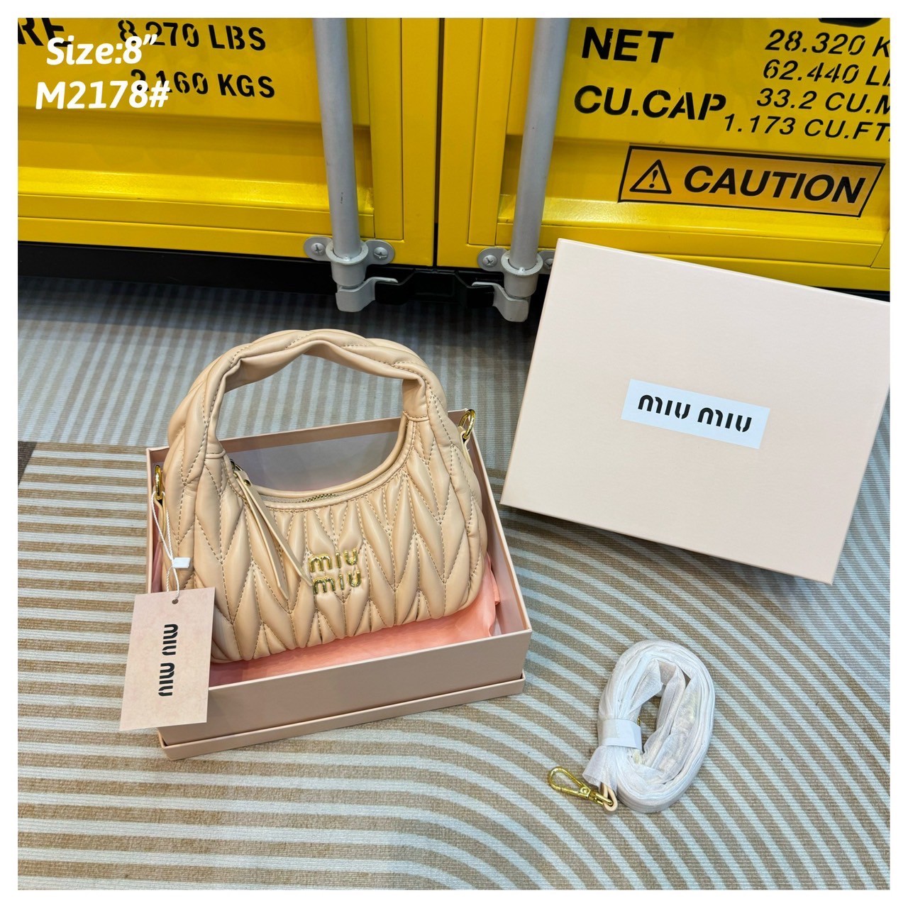 MIU MIU WANDER MATELASSÉ MINI HOBO BAG กระเป๋าถือ/กระเป๋าสะพายข้าง แบรนด์ดังจากอิตาลี ด้วยเอกลักษณ์ความโดดเด่น