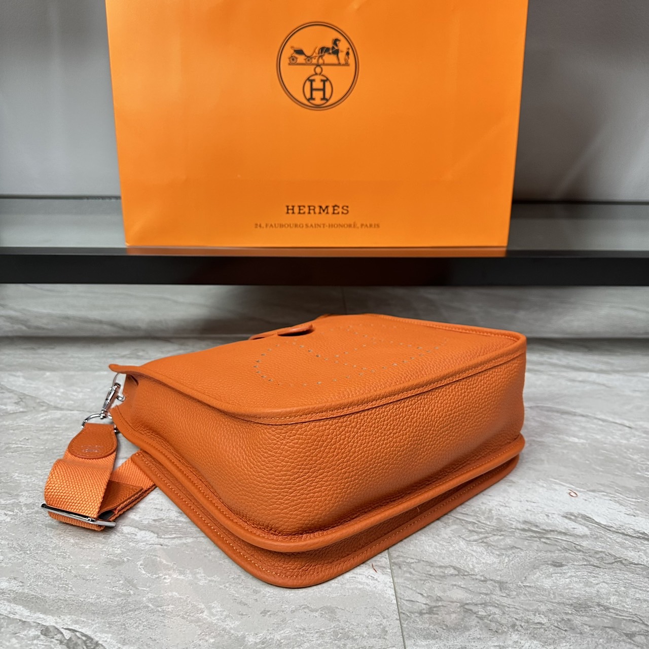 HERMES Evelyne PM Bag The Perfect Crossbody Bag 29cm กระเป๋าทรงโท้ทแบรนด์หรู เอกลักษณ์ของความสง่างาม เกรดออริ สลับแท้ 1:1 ใช้งานต่างประเทศได้