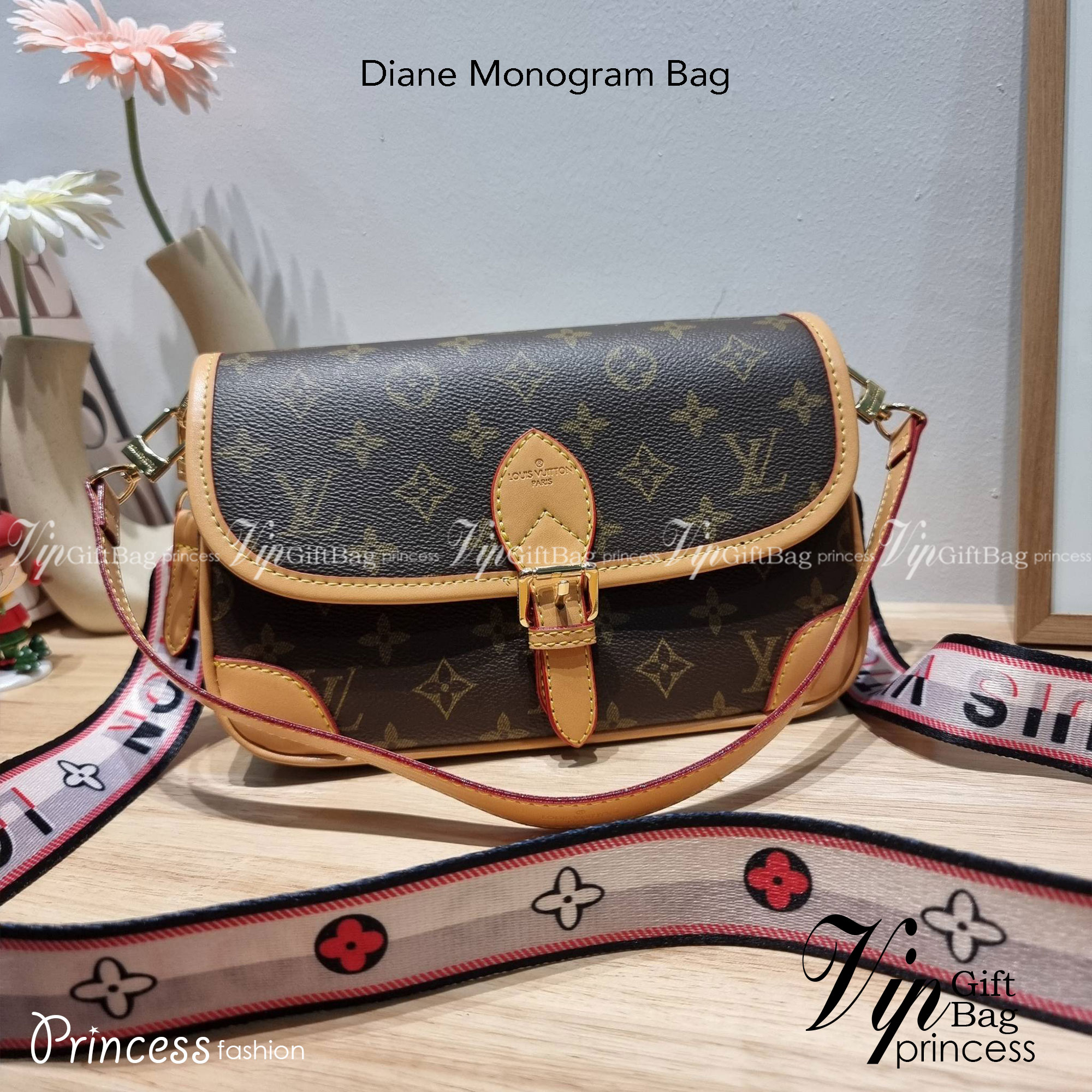 LV Diane Monogram Bag / LV multi handbag กระเป๋ามัลติฟังก์ชั่นสุดคุ้ม ดีไซน์ออกมาน่ารักน่าใช้มากๆ วัสดุหนังแคนวาส มีสายมาให้ถึง 2 แบบ สายหนังคล้องไหล่ได้ และสายสปอร์ตครอสบอดี้ได้ ปรับเปลี่ยนใช้ตามลุคแต่ละวันได้เลย