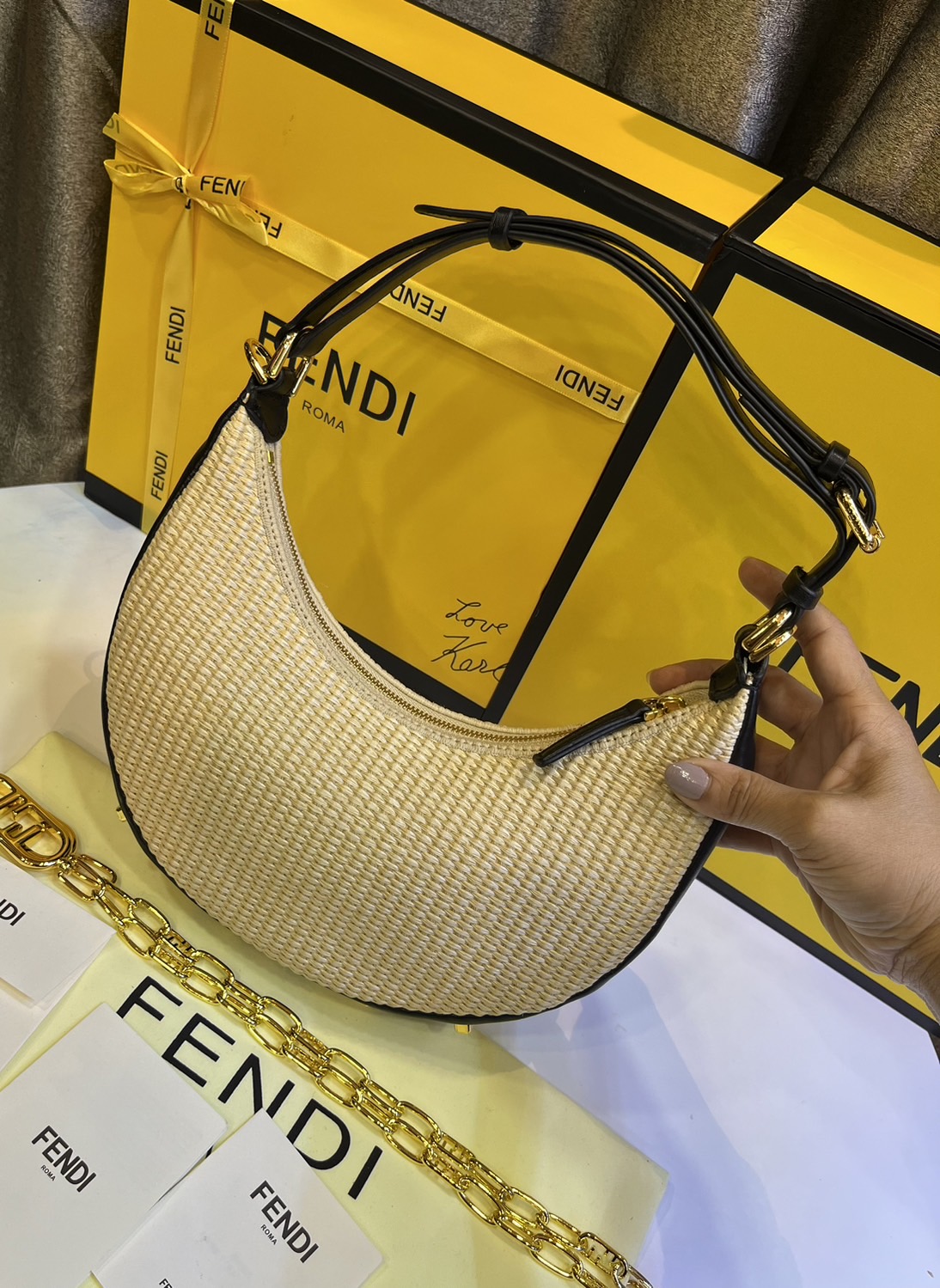 FENDI Fendigraphy Small Natural straw bag / Fendi hobo bag 25cm พร้อมส่ง กระเป๋าสะพายไหล่เฟนดิ Natural straw รุ่นใหม่ สวยหรู **สินค้าเกรดออริจินอล 1:1 สลับแท้
