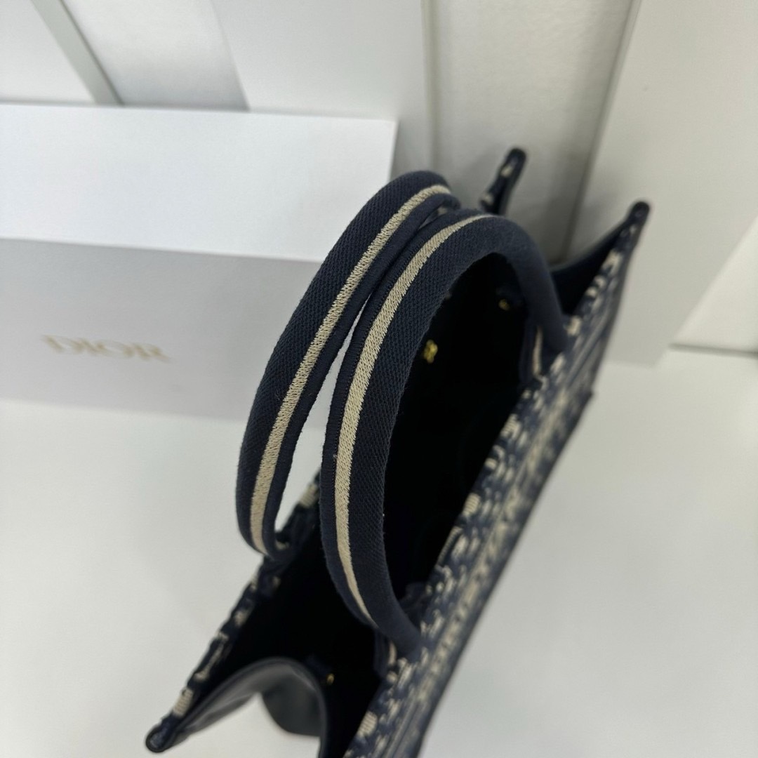 พร้อมส่ง 3 ไซส์ DIOR Medium Dior Book Tote Blue Dior Oblique Embroidery กระเป๋าทรงโท้ท เกรดออริ สลับแท้ 1:1 ใช้ต่างประเทศได้