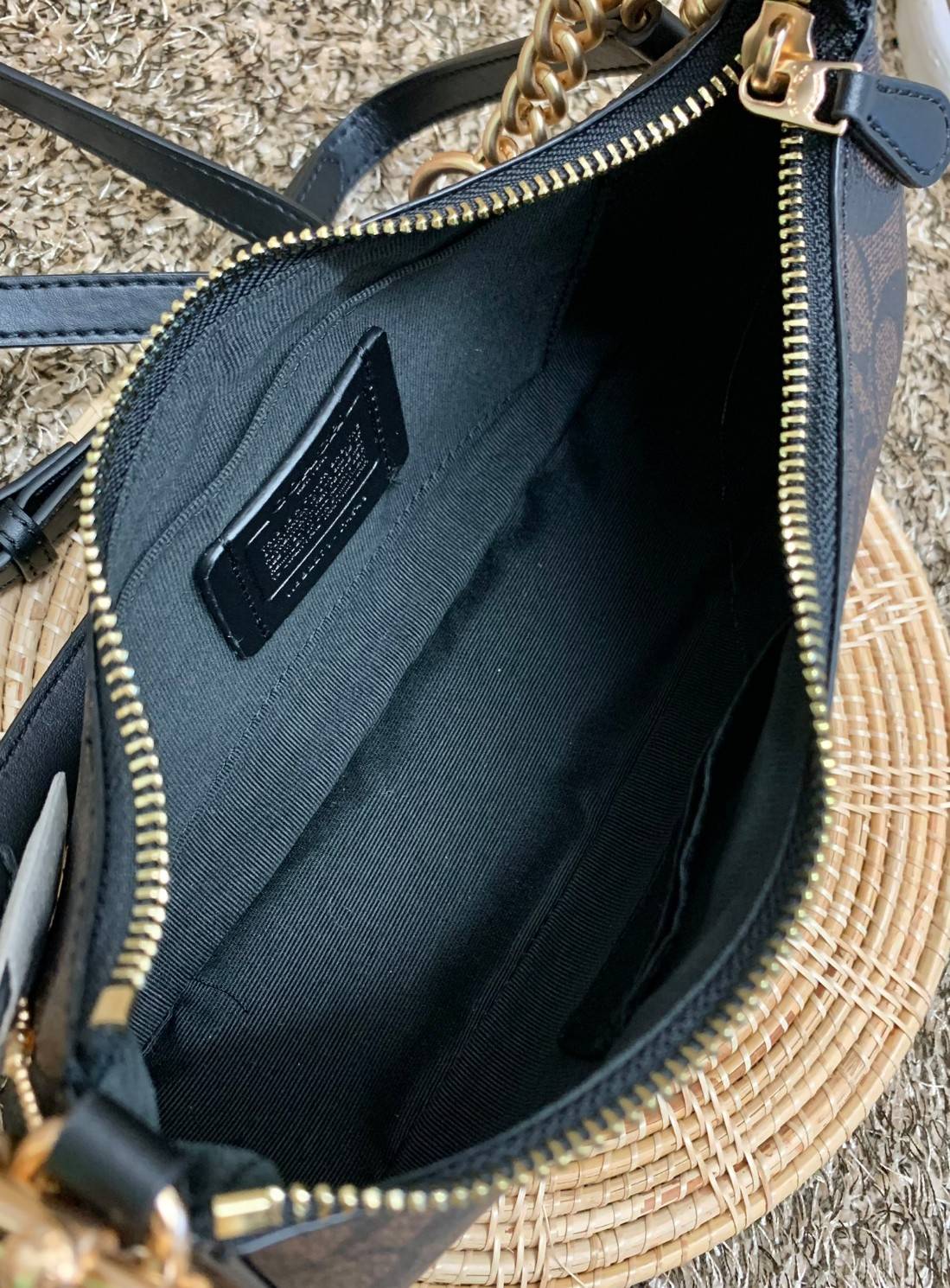 พร้อมส่งครบสี สวยทุกสีเลยค่า😘 ((CA173//CA209//CA548)) COACH TERI SHOULDER BAG 🔹กระเป๋าทรงพอช ในรูปแบบหนังแท้ หนังนิ่มสวยมากค่ะ