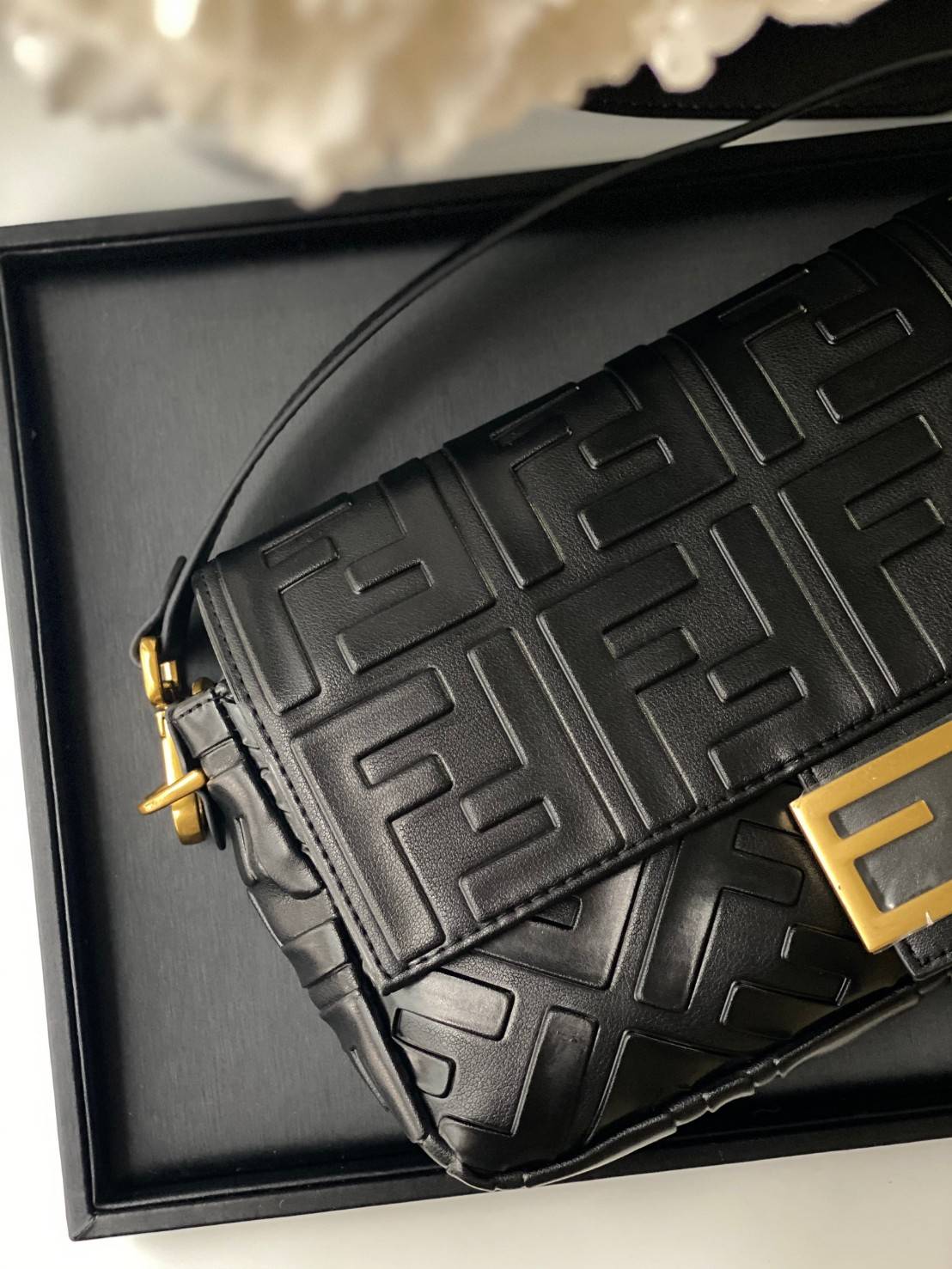 พรีเมี่ยมกิ๊ฟแท้ 100% 】หนังแท้ FENDI Baguette Shoulder Bag จุของได้เยอะมากก