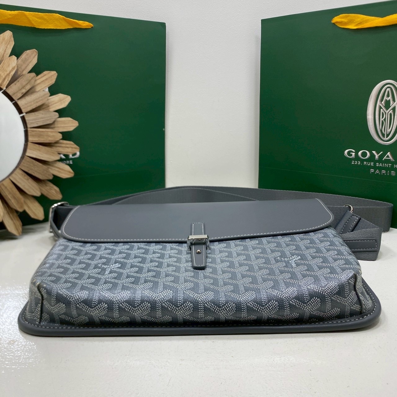 ORI หนังแท้ | Goyard Coursier Messenger bag กระเป๋าแมสเซ็นเจอร์ดีไซน์ใหม่ กะทัดรัดใช้งานได้อย่างคล่องตัว เหมาะมากสำหรับสายสปอร์ต ที่สุดของความหรูตอบโจทย์การใช้งาน ใบจริงสวยงามตามรูปค่ะ