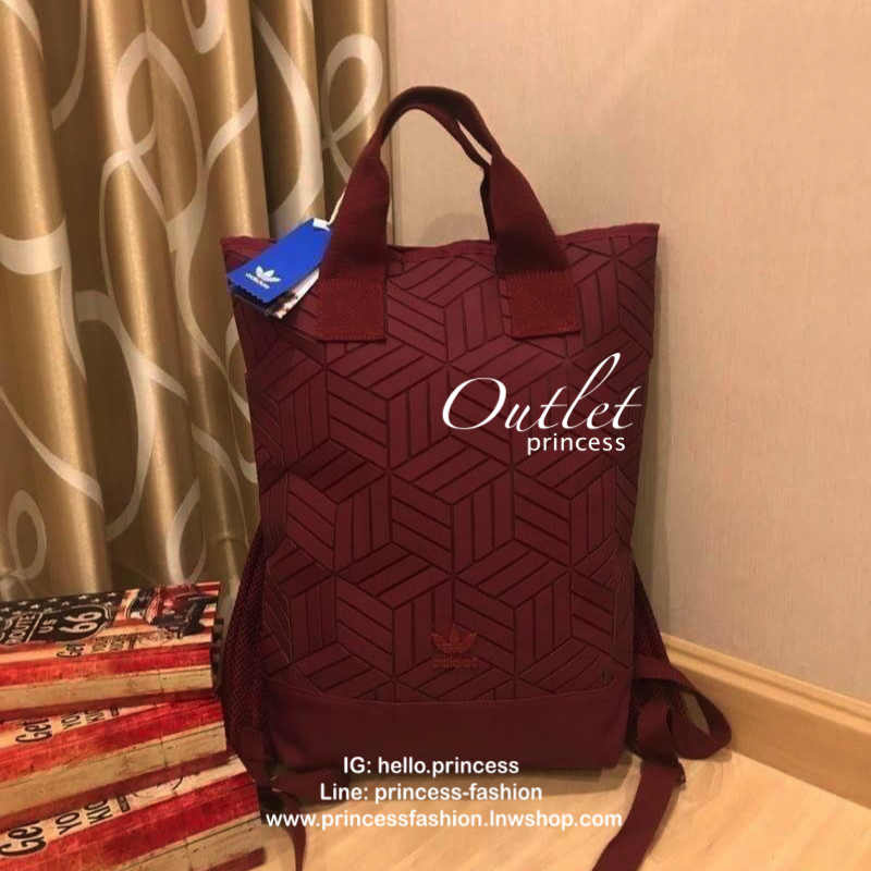 Adidas Originals geometric 3D roll top backpack รุ่นใหม่ชนช้อป!!กระเป๋าเป้สะพายหลัง เปิดปิดด้วยซิปเดียวด้านบน ด้านหน้ามีโลโก้ ด้านหลังมี1ช่องซิปใช้งานได้จริง ใบใหญ่กำลังดีน้ำหนักเบา ภายในกว้างและจุ ช่องซิปช่องใส่ของ สายเลื่อนปรับระดับได้ฟรีไซส์ สะพายได้ทั