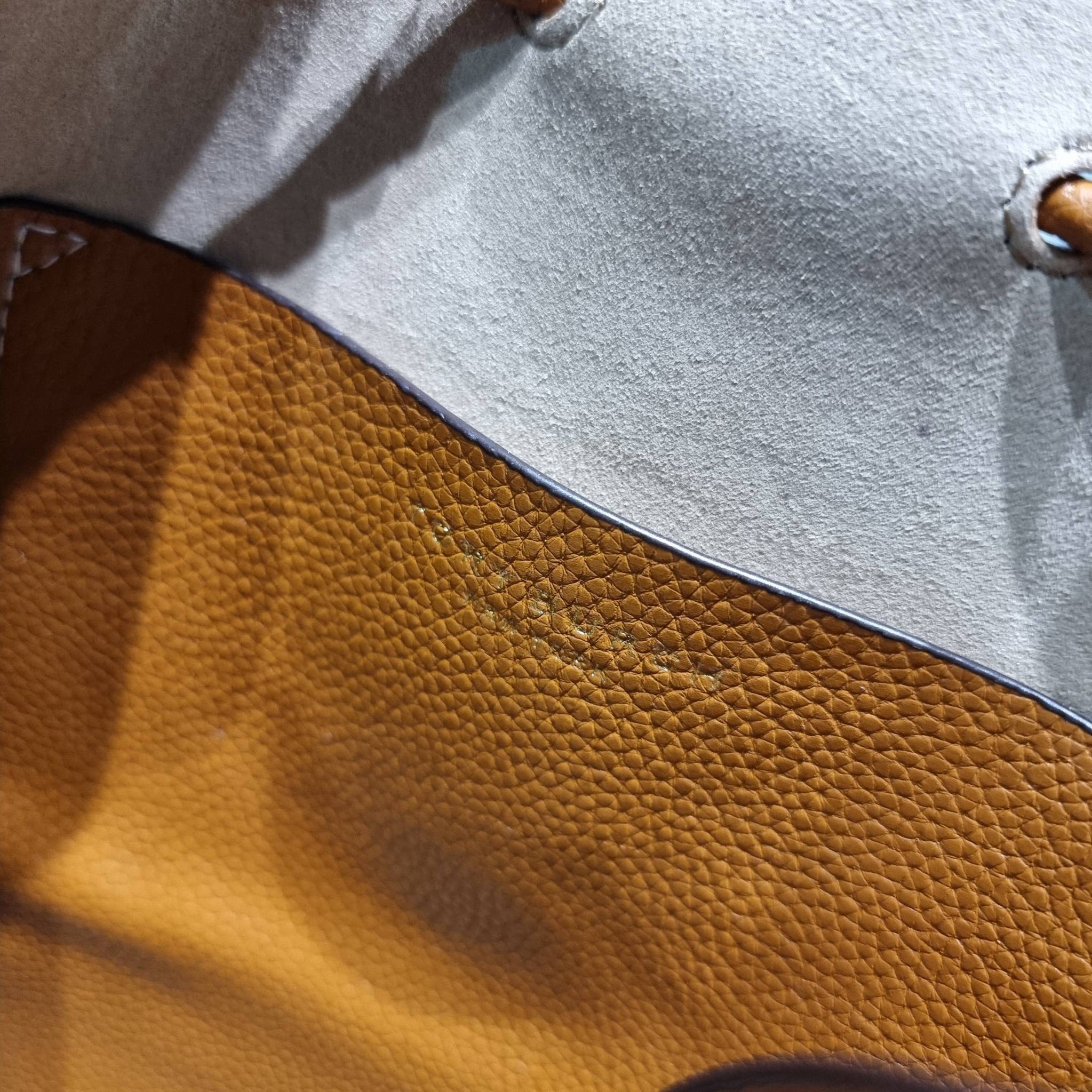 TORY BURCH MILLER BUCKET BAG / Tory Burch Bag รุ่นยอดนิยม สวยหรู ดูผู้ดี กับกระเป๋าสะพายบัคเก็ตใบใหญ่ โดดเด่นด้วยโลโก้สีทอง รูปทรงคลาสสิค