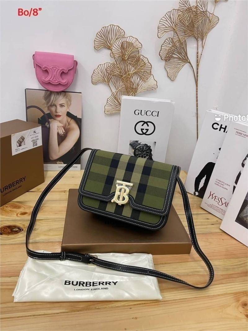 BURBERRY FRAGRANCES CROSSBODY BAG / BURBERRY SMALL CHECK CANVAS AND LEATHER TB BAG สีเขียวเหนี่ยวทรัพย์!! สีเข้าใหม่ คอลเลคชั่นที่ปังตลอดปี รอบนี้ออกแบบสไตล์ผู้ดีอังกฤษ