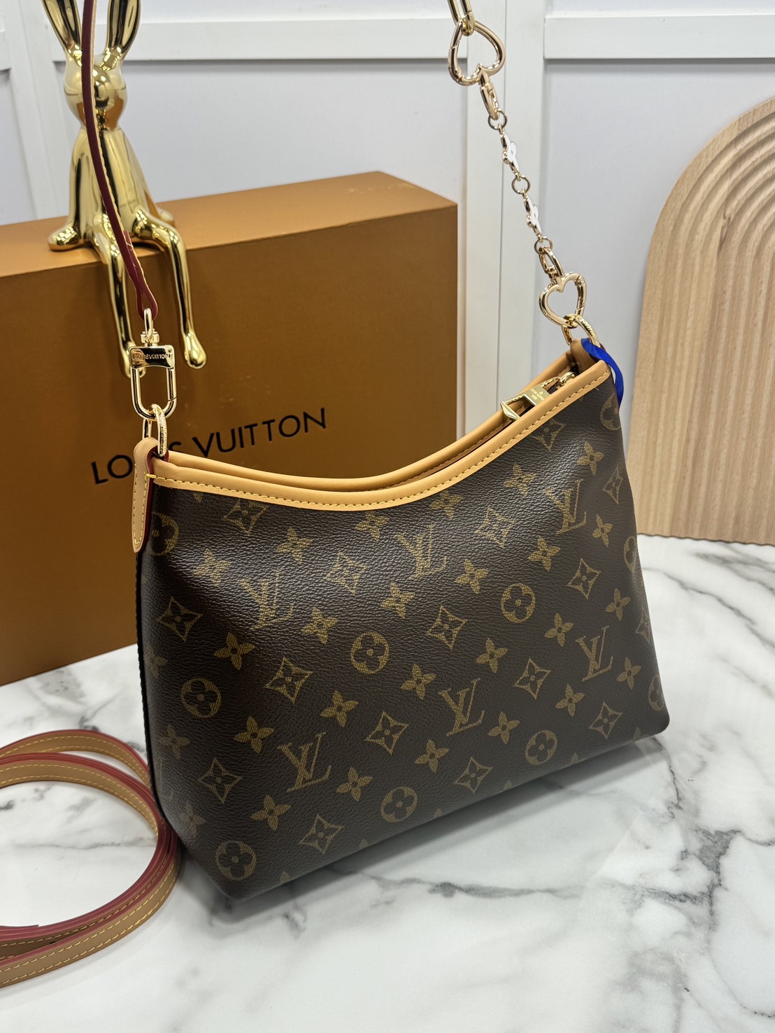 ORI หนังแท้ | LV CarryAll Monogram canvas 25cm กระเป๋าสะพายแครี่ออลรุ่นใหม่ ขนาดกำลังสวย ดีไซน์เรียบหรู มาพร้อมห่วงโซ่หัวใจห้อยสุดคิ้ว และสายสะพายแยกถอดได้ สวยหรูคลาสสิก