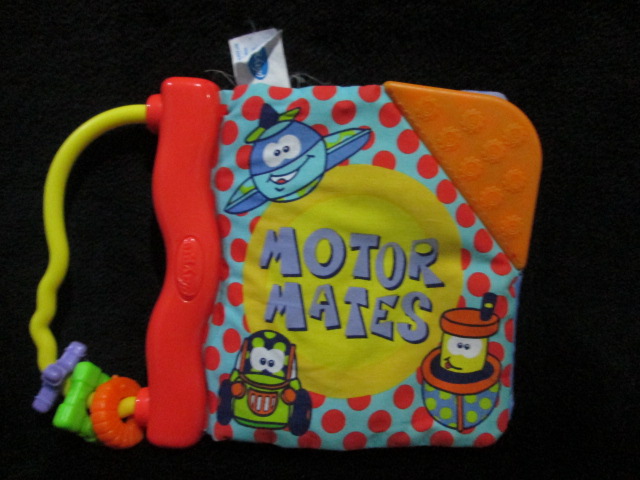 หนังสือนิทานผ้า MOTOR MATES ของ playgro มือสองสภาพดีค่ะ