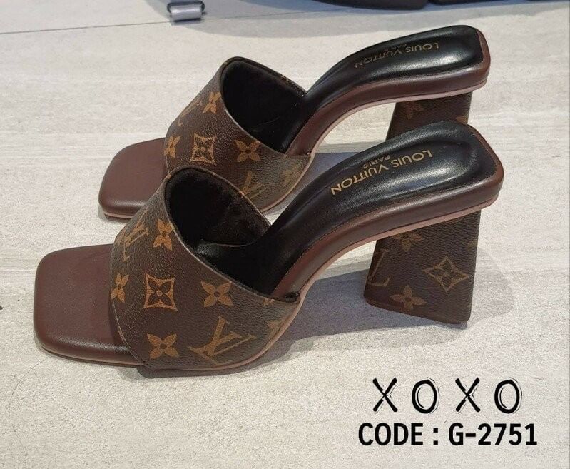 Louis Vuitton Thick Low Heel Shoes งานสวม LV สวย หรู ส้นสามเหลี่ยม เก๋ๆ สวมใส่ง่ายใช้งานไม่เมื่อย แมทส์ชุเง่าย น้ำหนักเบา