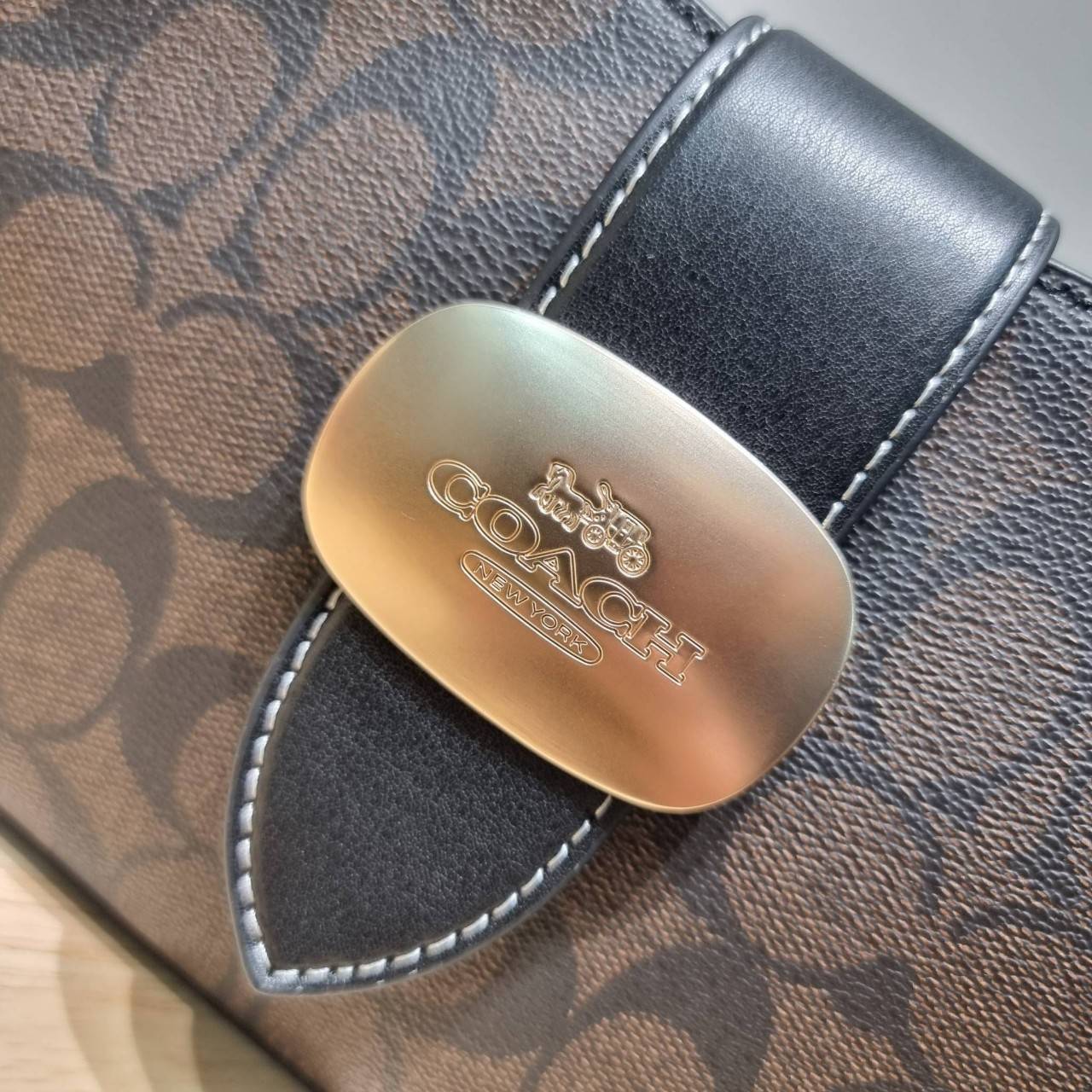 COACH ELIZA SHOULDER BAG IN SIGNATURE CANVAS CR532 / CR533 กระเป๋าสะพายไหล่ทรงโฮโบสุดหรู ดีไซน์โลโก้แบบใหม่สวยเด่น เกรดท็อปออริ เกรดดีสุด สลับแท้ 1:1 ใช้ต่างประเทศได้