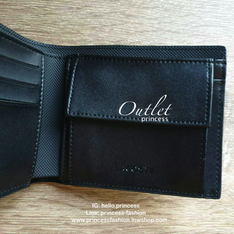 LACOSTE WALLET กระเป๋าสตางค์แบบพับ2ตอนสำหรับผู้ชาย มีช่องใส่บัตร ใส่ธนบัตรแยกเป็นสัดส่วน กระเป๋าสตางค์คุณภาพดีตามแบบฉบับของแบรนด์ มากล่อง ถุงกระดาษแบรนด์แบรนด์แข็งแรงสวยมากค่ะ ไม่ว่าจะใช้เองหรือเป็นของขวัญก็สุดคุ้มและน่าใช้ ห้ามพลาดเลยค่า