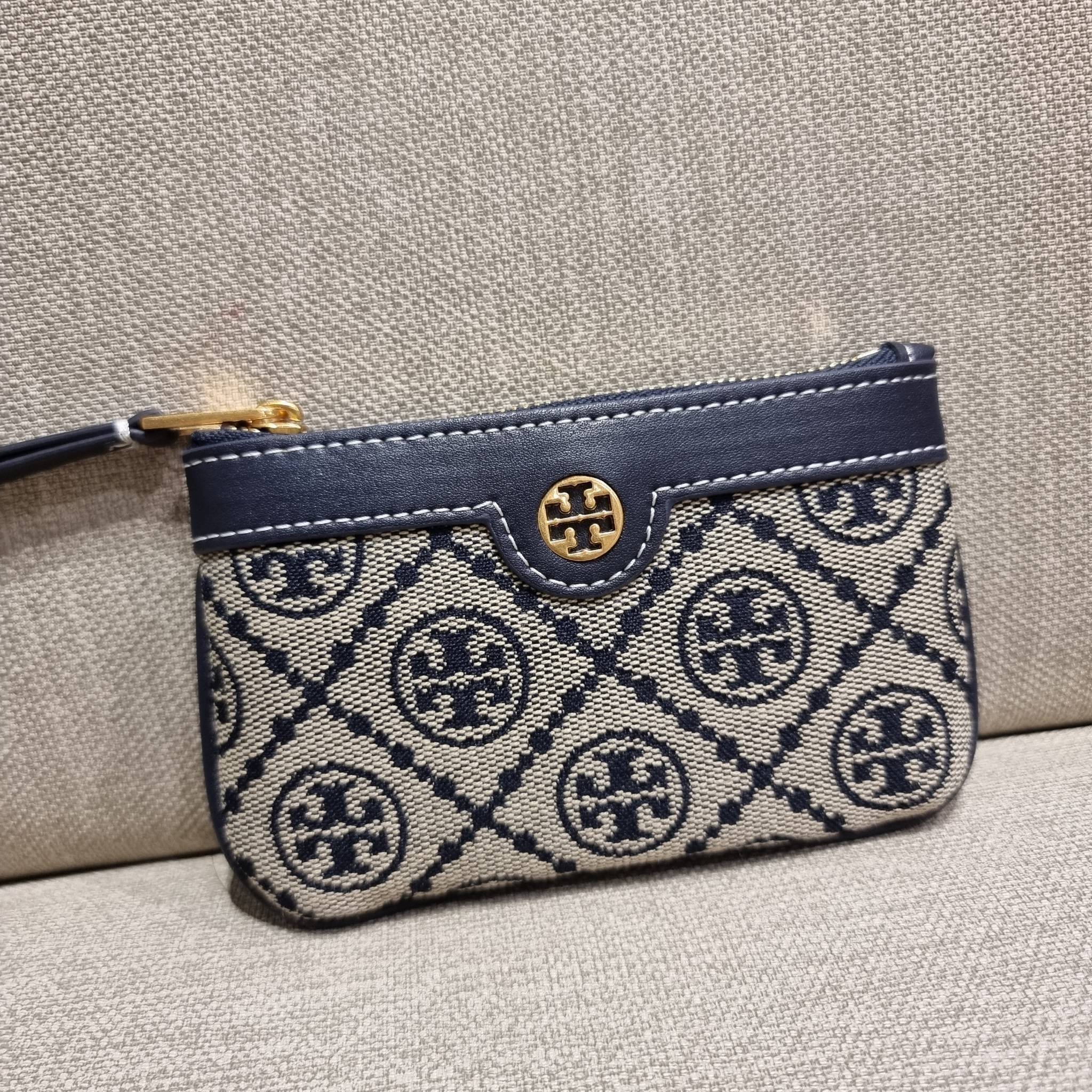 TORY BURCH T MONOGRAM CARD CASE KEY RING ใหม่ล่าสุด กับกระเป๋าเอนกประสงค์สำหรับถนอมบัตร น่ารัก คิ้วท์ๆ ใบจริงน่าใช้มาก