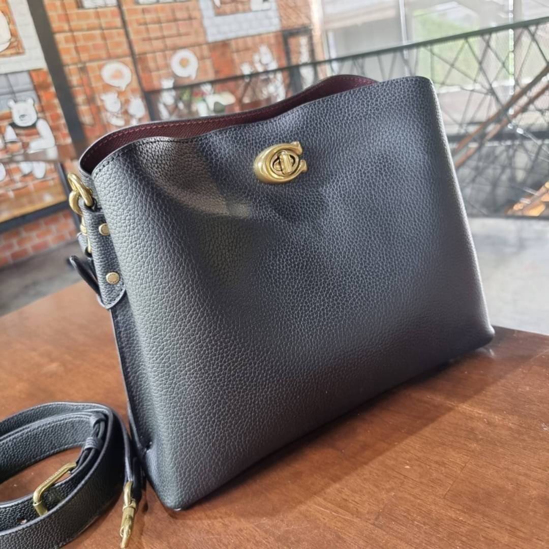 COACH WILLOW SHOULDER BAG ((C2745//C2590//C2621)) พร้อมส่งที่ไทย รุ่นแนะนำค่ะ🔥🔥 🔺กระเป๋าหิ้ว//คล้องไหล่//สะพายข้าง สุดคุ้ม! หนังแท้ชั้นดี ได้ไปหลงรักแน่นอนค่ะ หนังสวยมากๆ😘 🔺ตัวกระเป๋าแบ่งเป็นสองช่องหลัก ด้านนึงเป็นแ