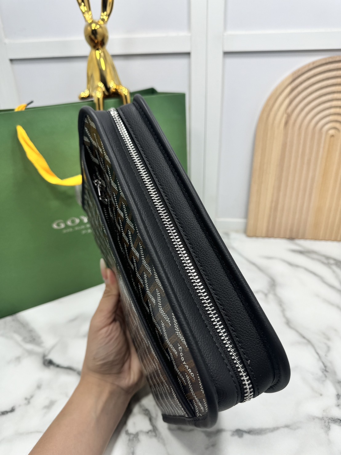 ORI หนังแท้ | Goyard Jouvence MM Toiletry Bag / Goyard Clutch bag กระเป๋าทรงคลัชกะทัดรัด เหมาะสำหรับการเก็บของในแนวตั้งและป้องกันการหกหรือรั่วไหล แคนวาสทำความสะอาดง่าย