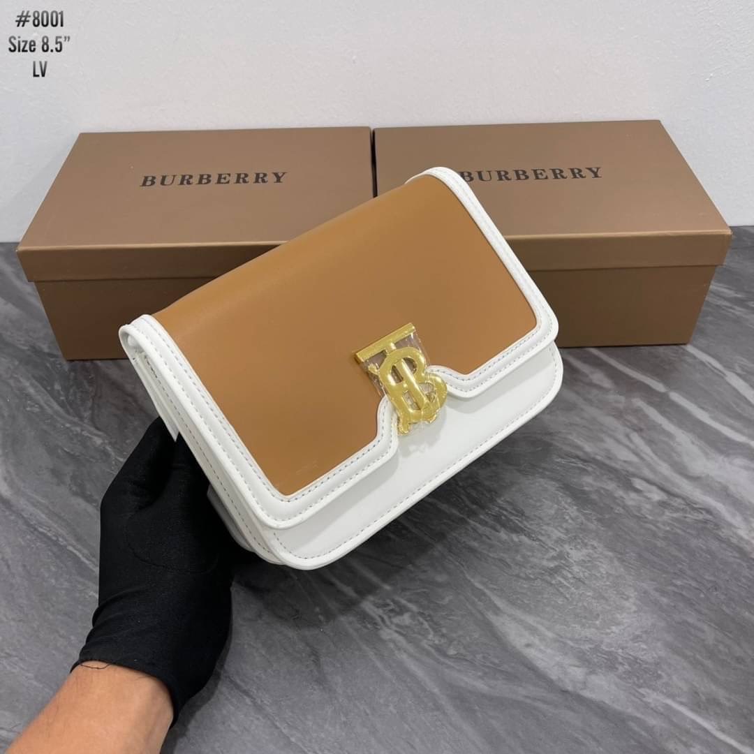 BURBERRY FRAGRANCES CROSSBODY BAG / BURBERRY SMALL CHECK CANVAS AND LEATHER TB BAG เบสท์ไอเท็ม!! คอลเลคชั่นที่ปังตลอดปี รอบนี้ออกแบบสไตล์ผู้ดีอังกฤษ