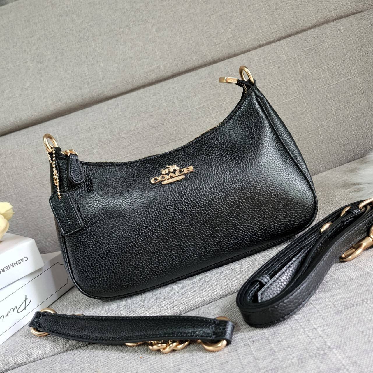 พร้อมส่งครบสี สวยทุกสีเลยค่า😘 ((CA173//CA209//CA548)) COACH TERI SHOULDER BAG 🔹กระเป๋าทรงพอช ในรูปแบบหนังแท้ หนังนิ่มสวยมากค่ะ