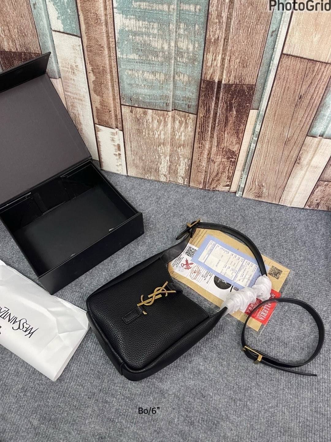 YSL Le 5 à 7 Supple Baby กระเป๋าสะพายไหล่ทรงโฮโบไซส์มินิน่ารัก รุ่นใหม่ที่กำลังมาแรง สวยแพง สวยหรู สวยเกินคนธรรมดาจะเข้าใจกันเลย ต้องมีแล้วน้าาา