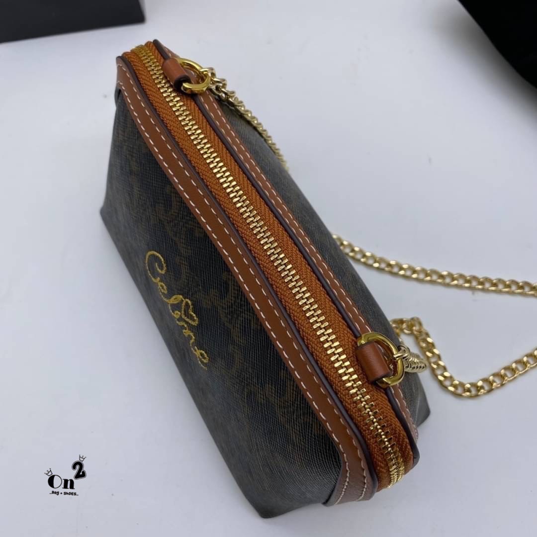 CELINE POUCH 16cm / CELINE TRIOMPHE Triumphal Arch Canvas / CELINE CLUTCH WITH CHAIN ภาพถ่ายจากสินค้าจริง พร้อมส่งที่ไทย ใช้งานต่างประเทศได้ กระเป๋าคลัทช์ดีไซน์เรียบหรูออกแบบมาได้อย่างลงตัว