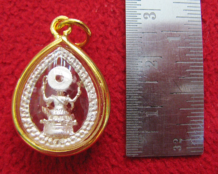 จี้พระพิฆเนศปางรีนาโมจัน คณปติ(ช่วยขจัดหนี้สิน อุปสรรค ทวีทรัพย์)องค์ใหญ่ทรงหยดน้ำ เนื้อเงินพ่นทรายล้อมเพชรประดับพลอยสีแดงเลี่ยมทองไมครอนพร้อมใบคาถาค่ะ