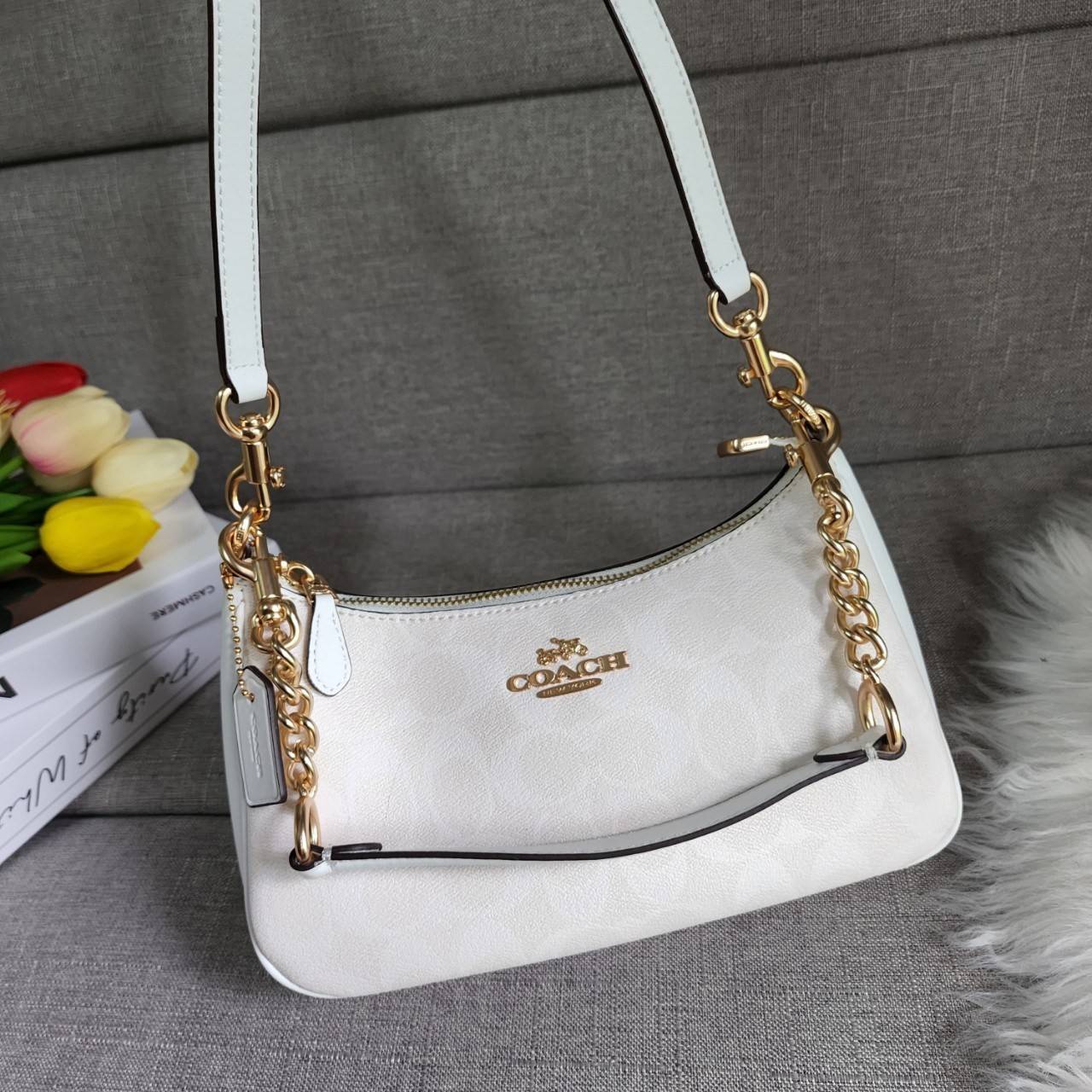 พร้อมส่งครบสี สวยทุกสีเลยค่า😘 ((CA173//CA209//CA548)) COACH TERI SHOULDER BAG 🔹กระเป๋าทรงพอช ในรูปแบบหนังแท้ หนังนิ่มสวยมากค่ะ