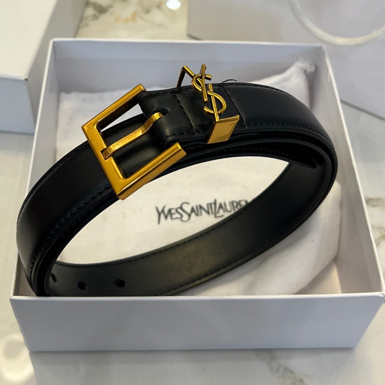 YSL 3D LOGO LEATHER BELT / YSL BELT เข็มขัดหนังเรียบสไตล์วินเทจ ขนาดกำลัง หัวเข็มขัด3Dโลโก้แบรนด์สีทองวินเทจ