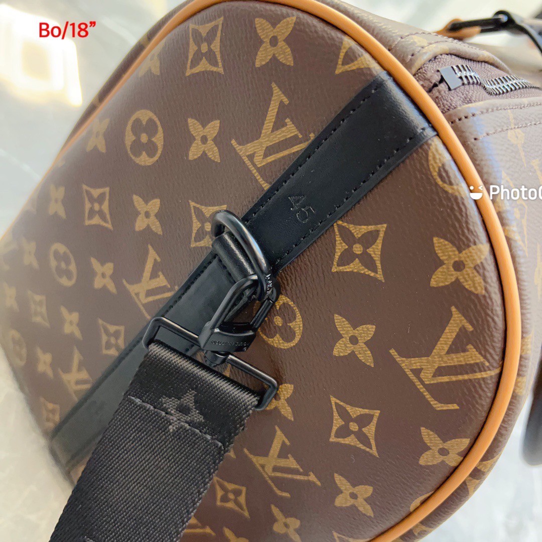 LV KEEPALL BANDOULIERE 45 Monogram / LV Travel Bag กระเป๋าเดินทางสุดคลาสสิค ทึ่ใครๆก็เฝ้ารอ ไอเท็มที่จะทำให้การเดินทางไม่ธรรมดาอีกต่อไป ด้วยดีเทลความเป็นเอกลักษณ์ เรียบแต่หรู