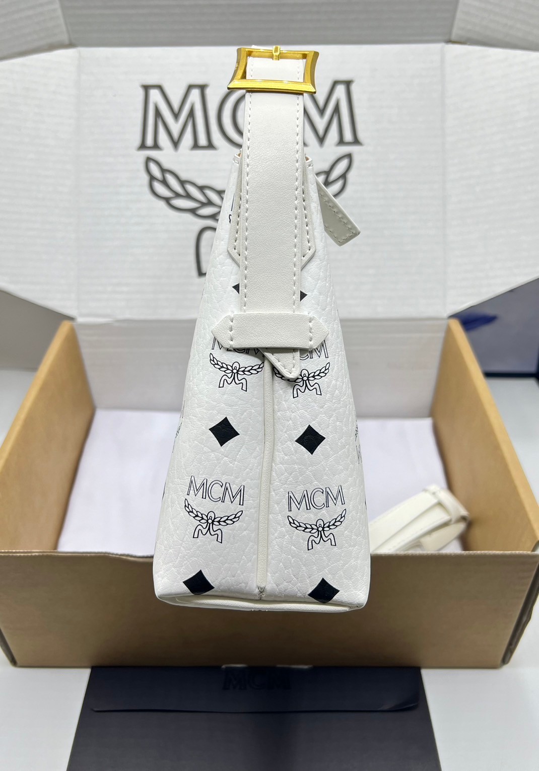 M.C.M Aren Hobo Bag in Visetos กระเป๋าสะพายทรงโฮโบ คลาสสิกทันสมัย เกรดท็อปออริ 1:1 สลับแท้ ใช้งานต่างประเทศได้