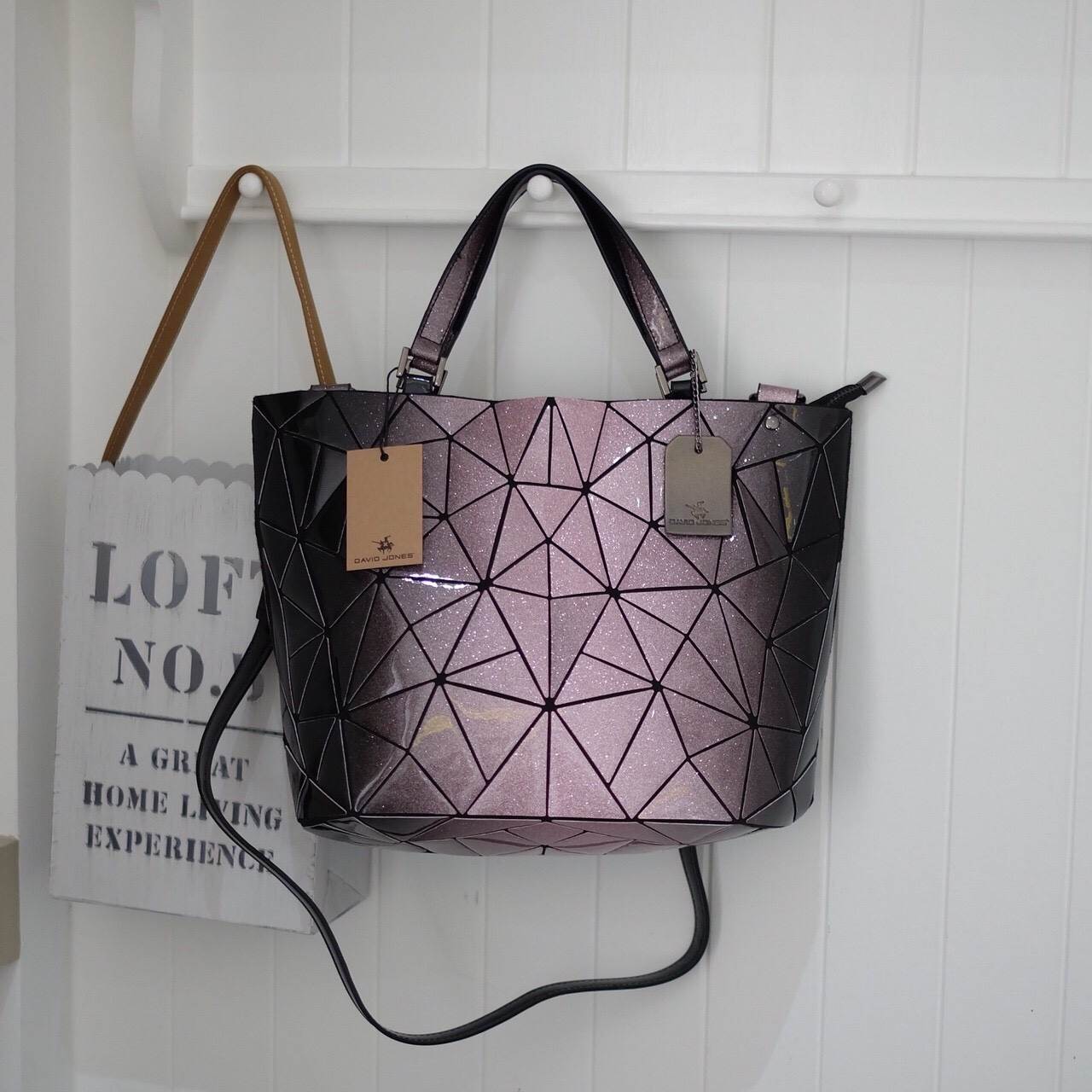 ใหม่ ล่าสุด Mix shade colors !! Tone สี Limited พิเศษที่ สวยไม่ซ้ำใคร แถมยังลาย หายาก ❤️ปรับทรงได้ 2 แบบ น่ารักมาก ค่า ( เนื่องจากสีเฟด ดังนั้นแต่ละใบลายสีอาจจะมีความแตกต่างกัน ) แต่ยังคงสวย แน่นอนค่า 👉🏻👉🏻กระเป๋า จาก