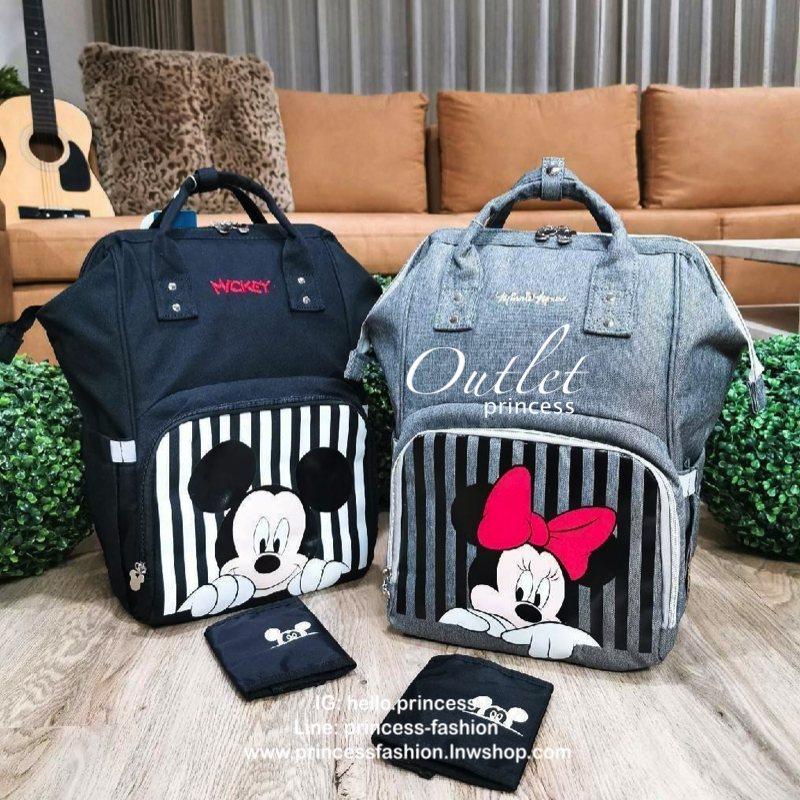 Disney Collection Rucksack (L) กระเป๋าสะพายเป้คอลเลคชั่นดิสนีย์ใบใหญ่กำลังดีน้ำหนักเบาวัสดุ Nylon & Polyester 100% ทำความสะอาดง่าย ด้านหน้ามีโลโก้และช่องซิป พิมพ์ลายมิกกี้/มินนี่โดดเด่น มี Pocket ใส่ขวดน้ำซ้ายขวา ด้านหลังมีช่องซิปสะดวกใช้หัวซิปแบรนด์ ภายใ