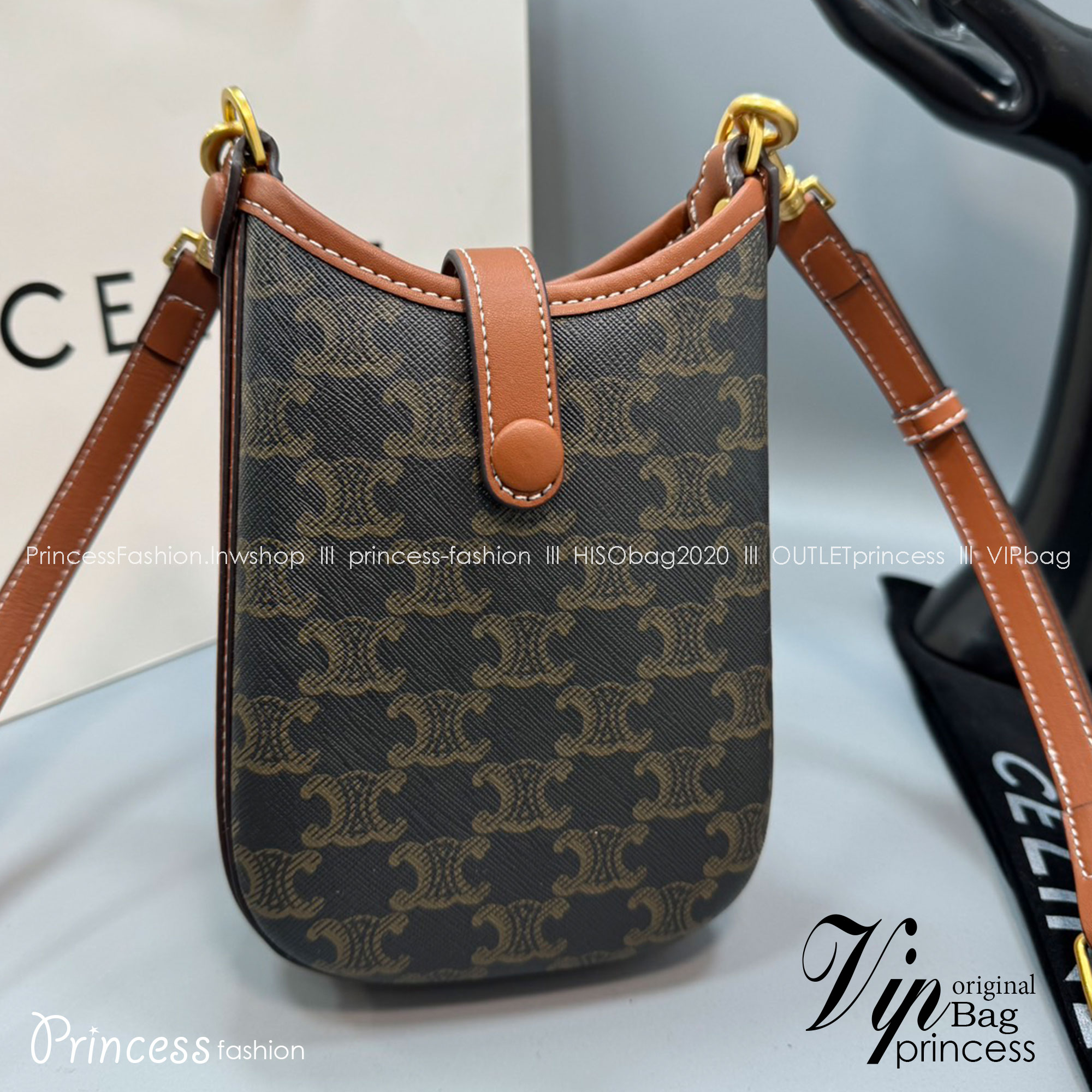 CELINE PHONE POUCH IN TRIOMPHE CANVAS กระเป๋าใส่โทรศัพท์ เกรดออริ สลับแท้ 1:1 ใช้ต่างประเทศได้