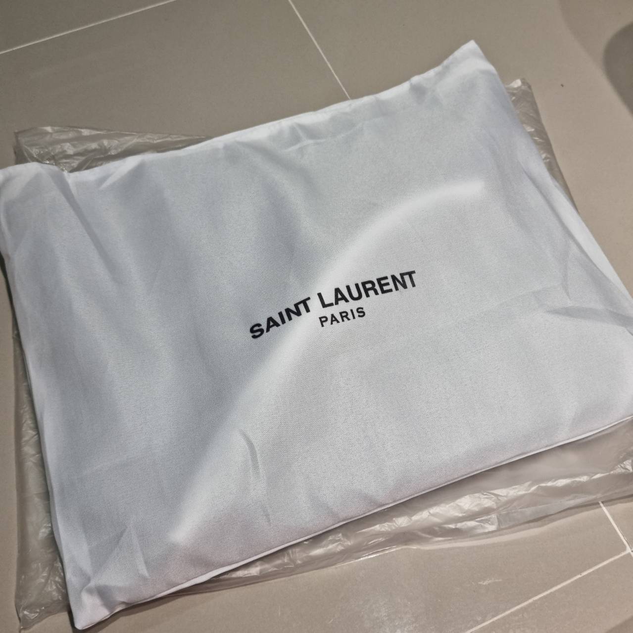 YSL jamie shopping bag ครบเครื่องตัวมัมเค้าใช้กัน ดีไซน์ใหม่! กับกระเป๋าสะพายใบใหญ่ เรียบหรู ดูปัง ดูแพง สีดำคลาสสิคตัดกับอะไหล่สีทองได้อย่างลงตัว