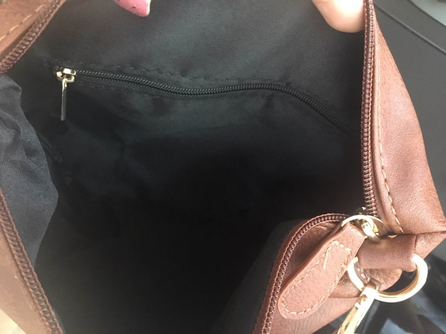 New Arrival ซื้อ 1 ได้ถึง 2 กระเป๋า ทรง Tote จากแบรนด์ David Jones ค่า ทรงนี้ นิยมถือกันมากๆ บอกเลยใบนี้ ของจริงสวยคะ หนังนิ้ม นิ่ม ค่า ดีต่อใจ 😁❤️ 〰〰〰〰〰 รุ่นใหม่ล่าสุด หนังนิ่มมาก ใบนี้ มีใบเล็กแถมให้อีก 1 ใบค่ะ จะถือ หรือสะพายก้อได้ จุของ