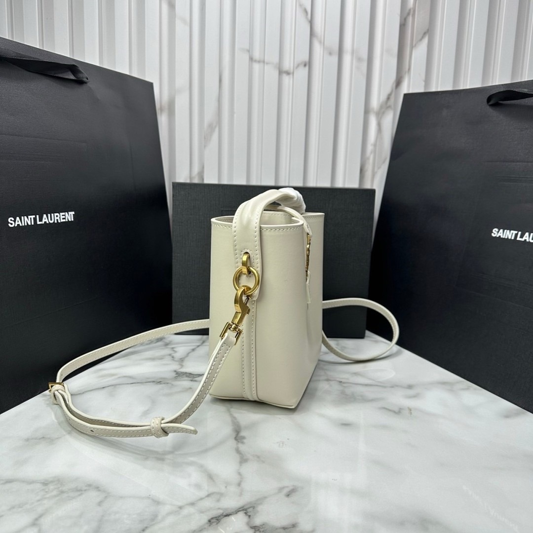 Mini 5" น้องเล็กน่ารักมาก YSL Le 37 in shiny leather Hobo Bag / YSL Bucket Bag / YSL Tote Bag กระเป๋าสะพายทรงโฮโบโท้ท งานหนังสวยเต็มใบ อะไหล่ทองสวยคลาสสิก ราคาแสนดีแนะนำของมันต้องมีจริงๆ