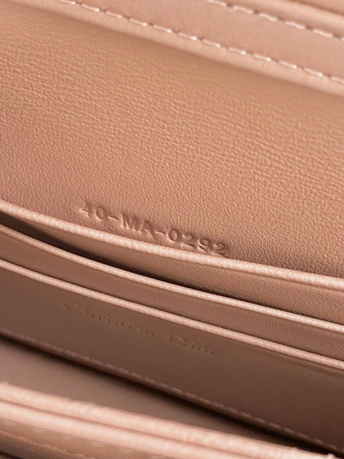 DIOR LADY DIOR TOP HANDLE CLUTCH เกรดเทพออริจินอล Rose Des Vents Cannage Lambskin หนังแท้ งานดีสุด ภาพถ่ายจากงานขายจริง ใช้งานต่างประเทศได้