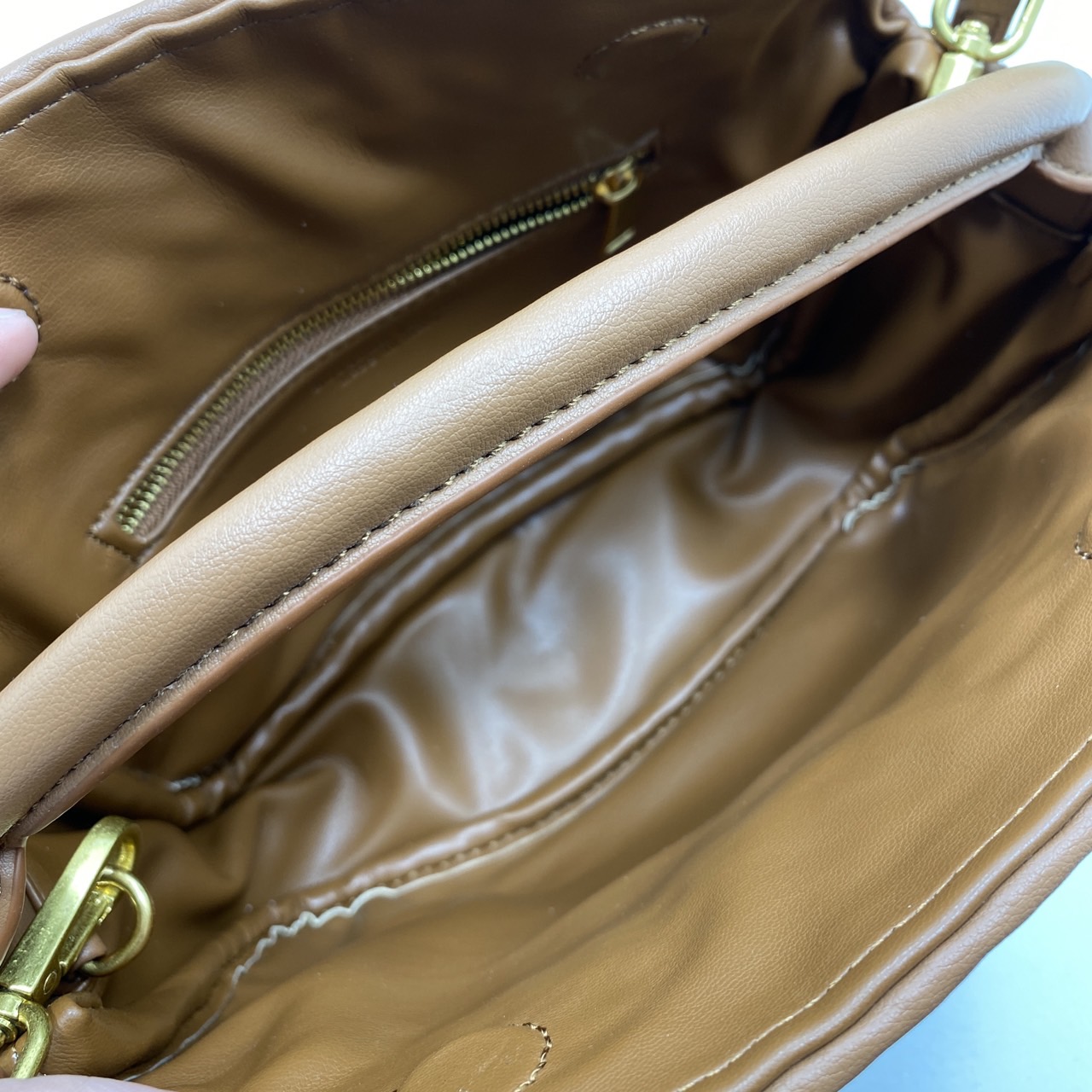 BOTTEGA intrecciato leather Snap Handle Handbag กระเป๋าถือ/สะพาย ดีไซส์สานเป็นเอกลักษณ์ หูจับในตัว หนังสวยงาม เกรดออริ สลับแท้ 1:1 ใช้งานต่างประเทศได้