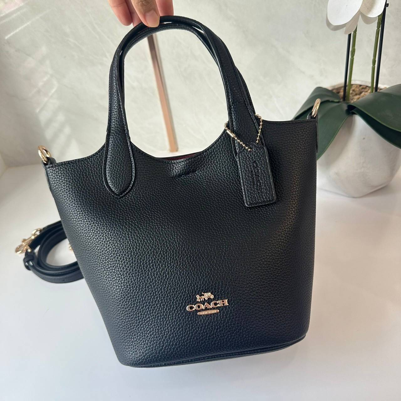 พร้อมส่ง 5 สี COACH HANNA BUCKET BAG กระเป๋าถือ/สะพายข้างทรงบักเก็ตรุ่นใหม่ดีไซน์เก๋น่ารัก เกรดท็อปออริ เกรดดีสุด สลับแท้ 1:1