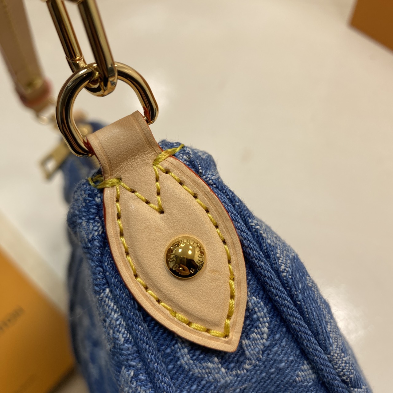 TOP ORI หนังแท้ | LV Pochette Valley bag / LV Hobo Bag กระเป๋าสะพายทรงโฮโบ ปรับลุคใหม่ด้วย Monogram Denim นำเสนอดีไซน์คลาสสิกสไตล์ร่วมสมัย