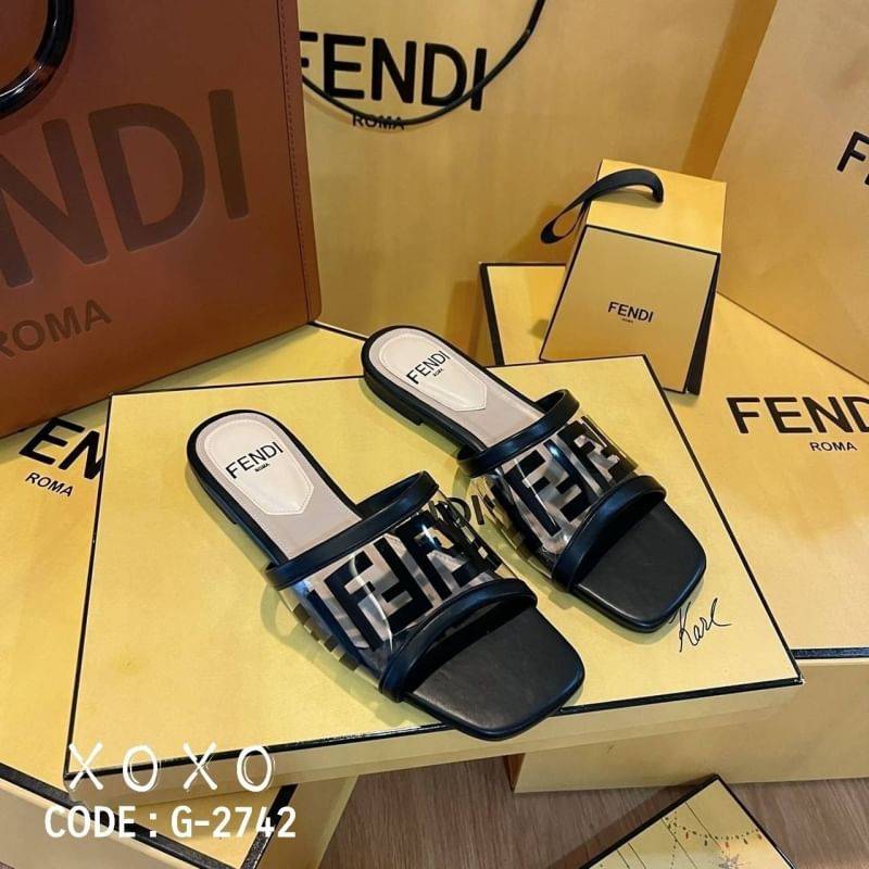 FENDI SANDALS แตะ ชนช้อป สวย แปะมาก แมทส์ชุดง่าย วัสดุด้านบนคาดพลาสติก สกีนแบรนด์