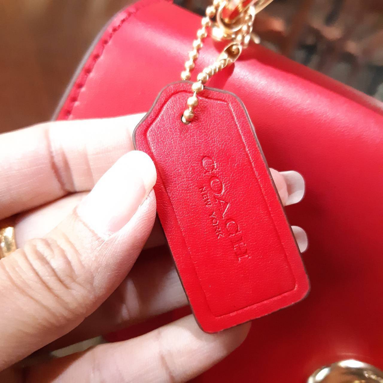 COACH TILLY SATCHEL 23 IN SIGNATURE CANVAS ((C1802//C1439/C1435)) กระเป๋า crossbody สวยหรู ขนาดใหม่ พร้อมสีมาใหม่!! ดีไซน์ย้อนยุค วัสดุหนังแคนวาสเคลือบลายสลับหนังแท้ มาพร้อมหูจับในตัว และสาย crossbody ปรับได้ตามตัว เปิด-ปิดด้วยตัวบิดล็อค ภายในโล่ง บุกำมะห