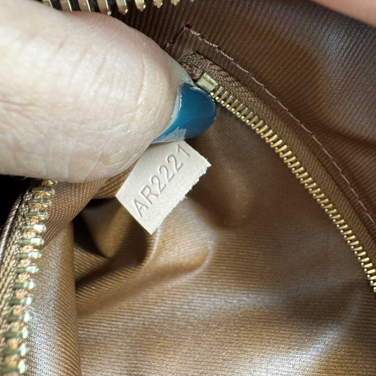 LV Clutch LV Dopp Kit Toilet Pouch Monogram / Damier Graphite Canvas กระเป๋าถือทรงพอชหรือคลัช เกรดออริ ท็อป 1:1 เกรดดีสุด แคนวาสแท้สวย ใช้งานต่างประเทศได้