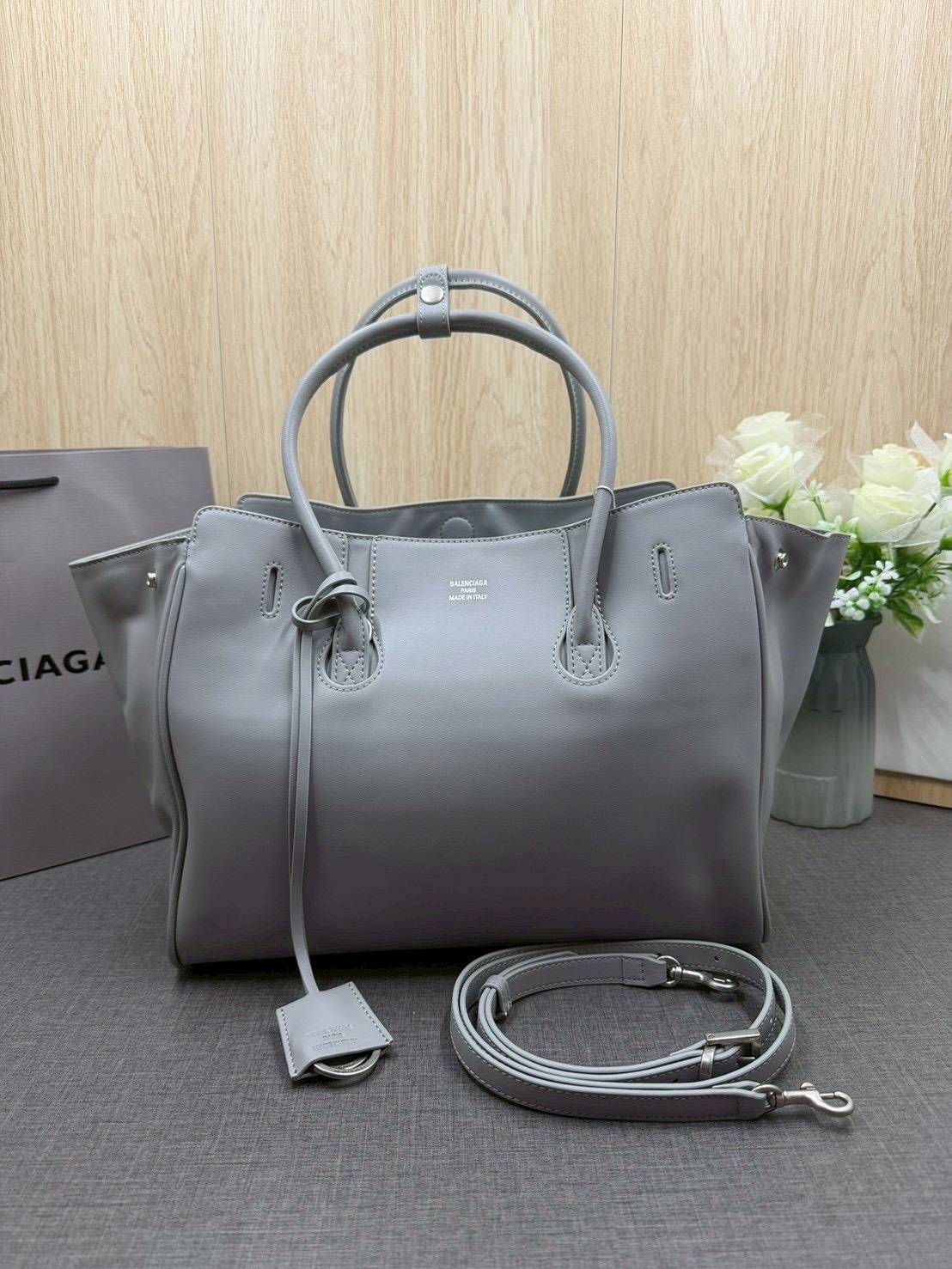 ORI หนังแท้ | Balenciaga Carry All Hampton Bag / Balenciaga Tote Bag 33cm กระเป๋าสะพายทรงโท้ท ภายในโล่งกว้าง ดีไซน์เรียบง่าย เรียบหรู