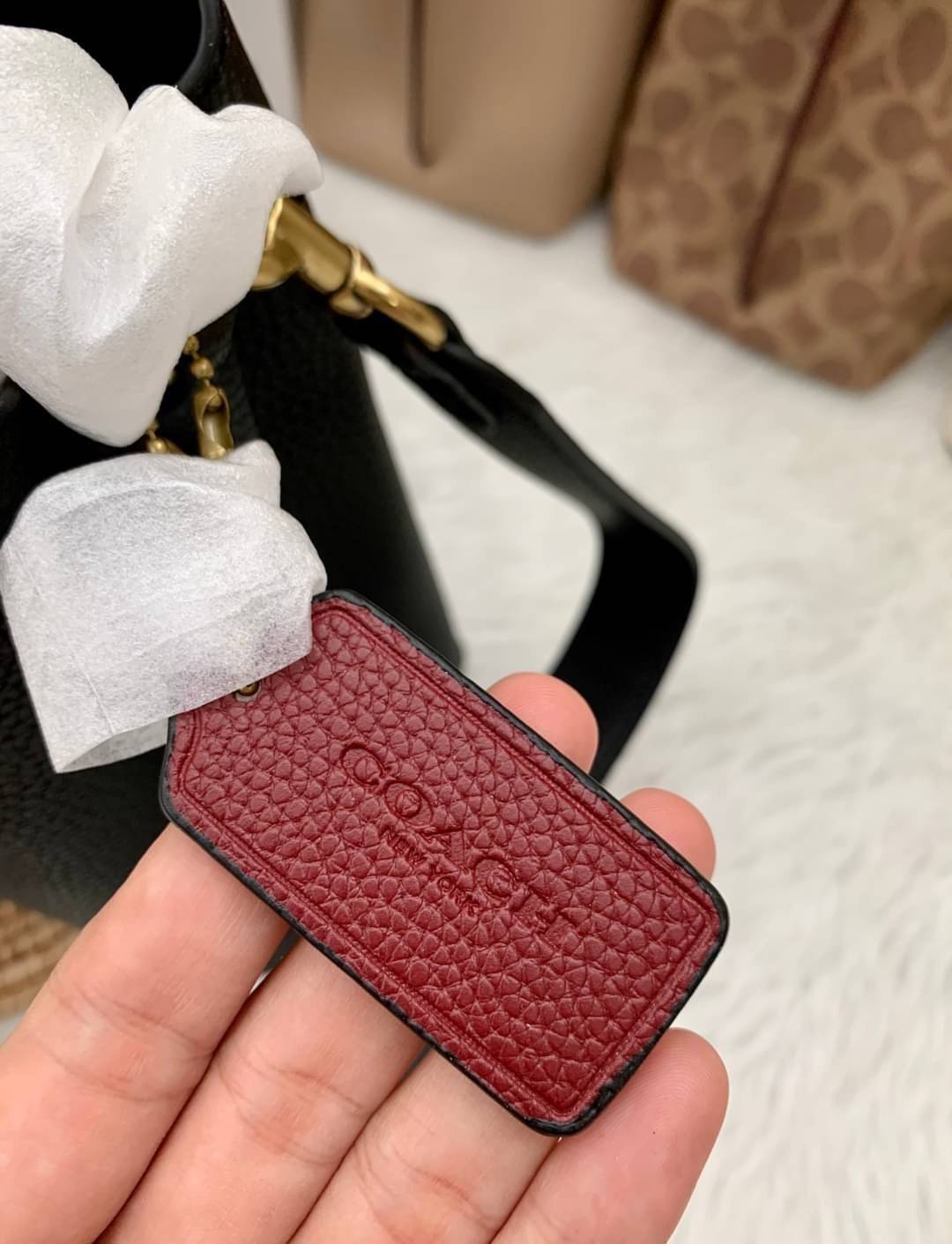 COACH WILLOW SHOULDER BAG ((C2745//C2590//C2621)) พร้อมส่งที่ไทย รุ่นแนะนำค่ะ🔥🔥 🔺กระเป๋าหิ้ว//คล้องไหล่//สะพายข้าง สุดคุ้ม! หนังแท้ชั้นดี ได้ไปหลงรักแน่นอนค่ะ หนังสวยมากๆ😘 🔺ตัวกระเป๋าแบ่งเป็นสองช่องหลัก ด้านนึงเป็นแ