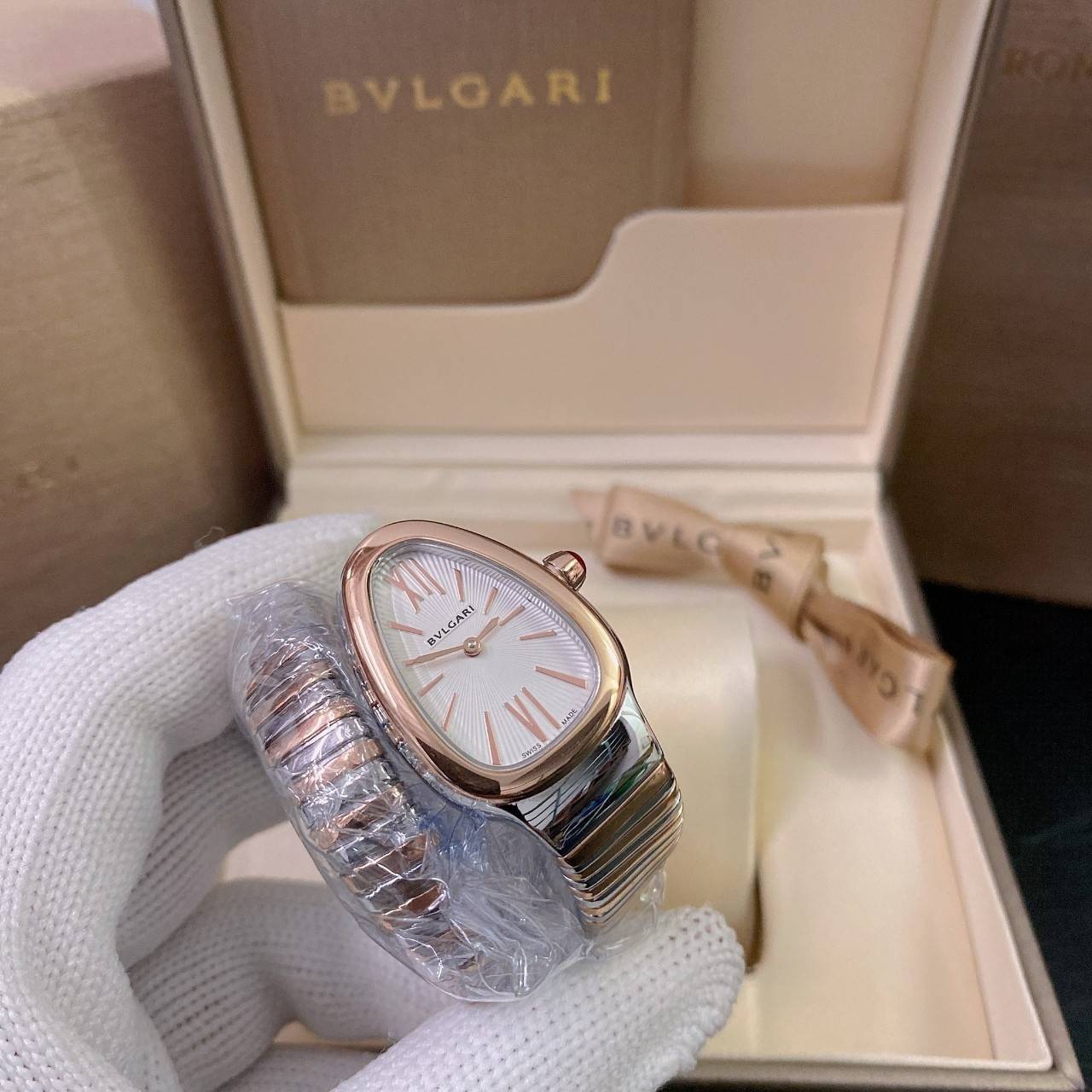 BVLGARI SERPENTI WATCH 24mm 26mm นาฬิกาบุลการี รุ่นหน้าปัดไม่มีเพชร นาฬิกาผู้หญิง ระบบถ่าน Quartz ภาพสินค้าถ่ายจากงานขายจริง