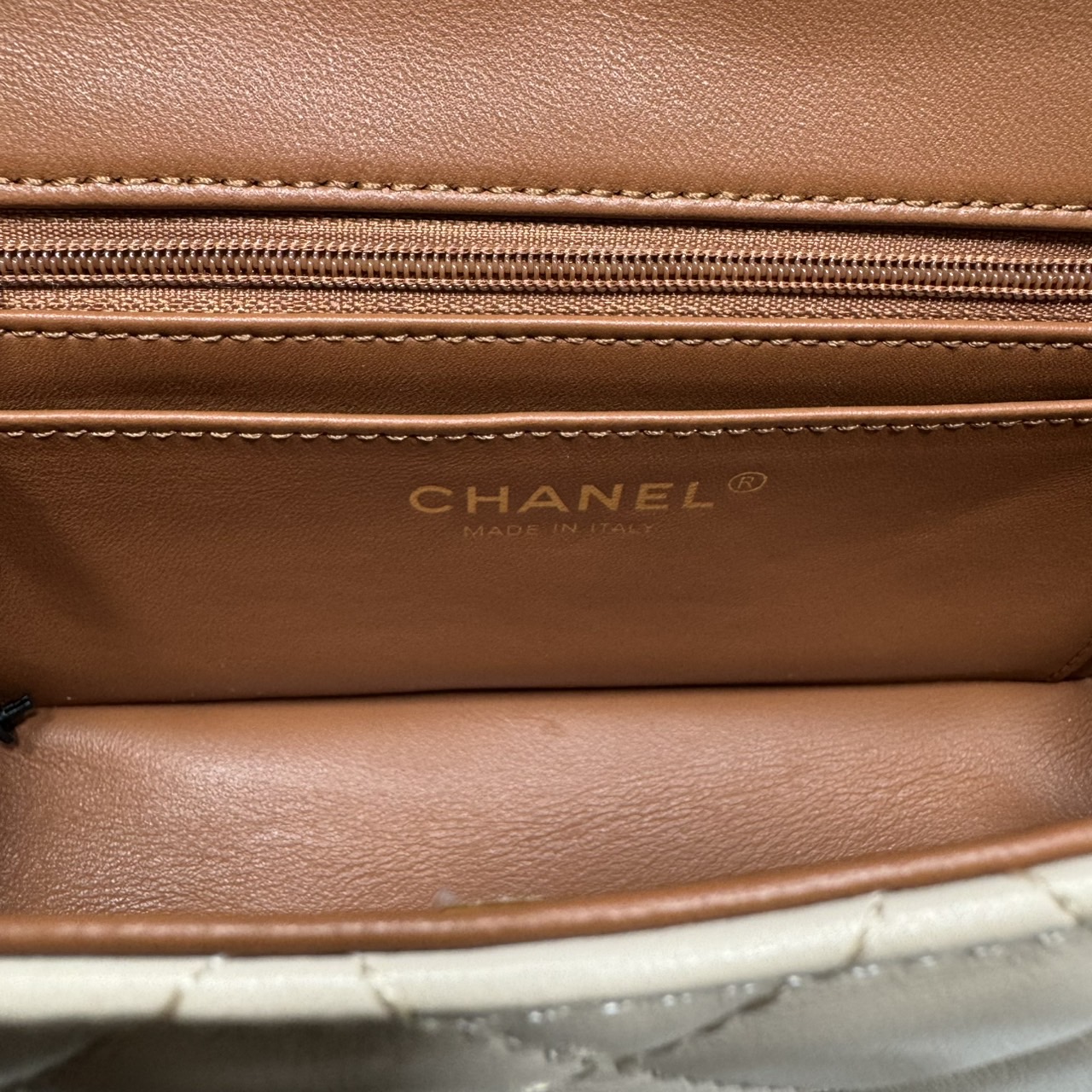 ORI | หนังแท้ Chanel Mini Classic Handbag With Top Handle กระเป๋าสะพายรุ่นคลาสสิกพร้อมหูจับถนัดมือ สวยเรียบหรู 🤍 สินค้าเกรดออริจินอล เทียบแท้