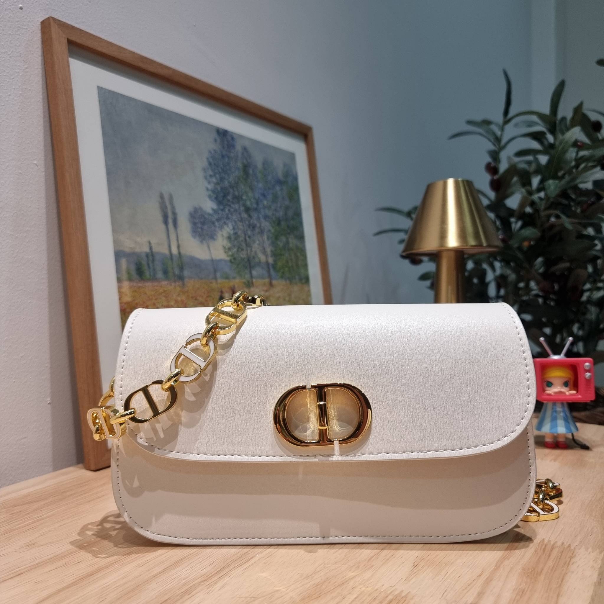 DIOR 30 MONTAIGNE AVENUE BAG สวยหรู ดีเทลแพง ต้องยกให้ไอเท็มนี้เลย กับกระเป๋าสะพายข้าง รุ่นที่ใครเห็นเป็นต้องรัก