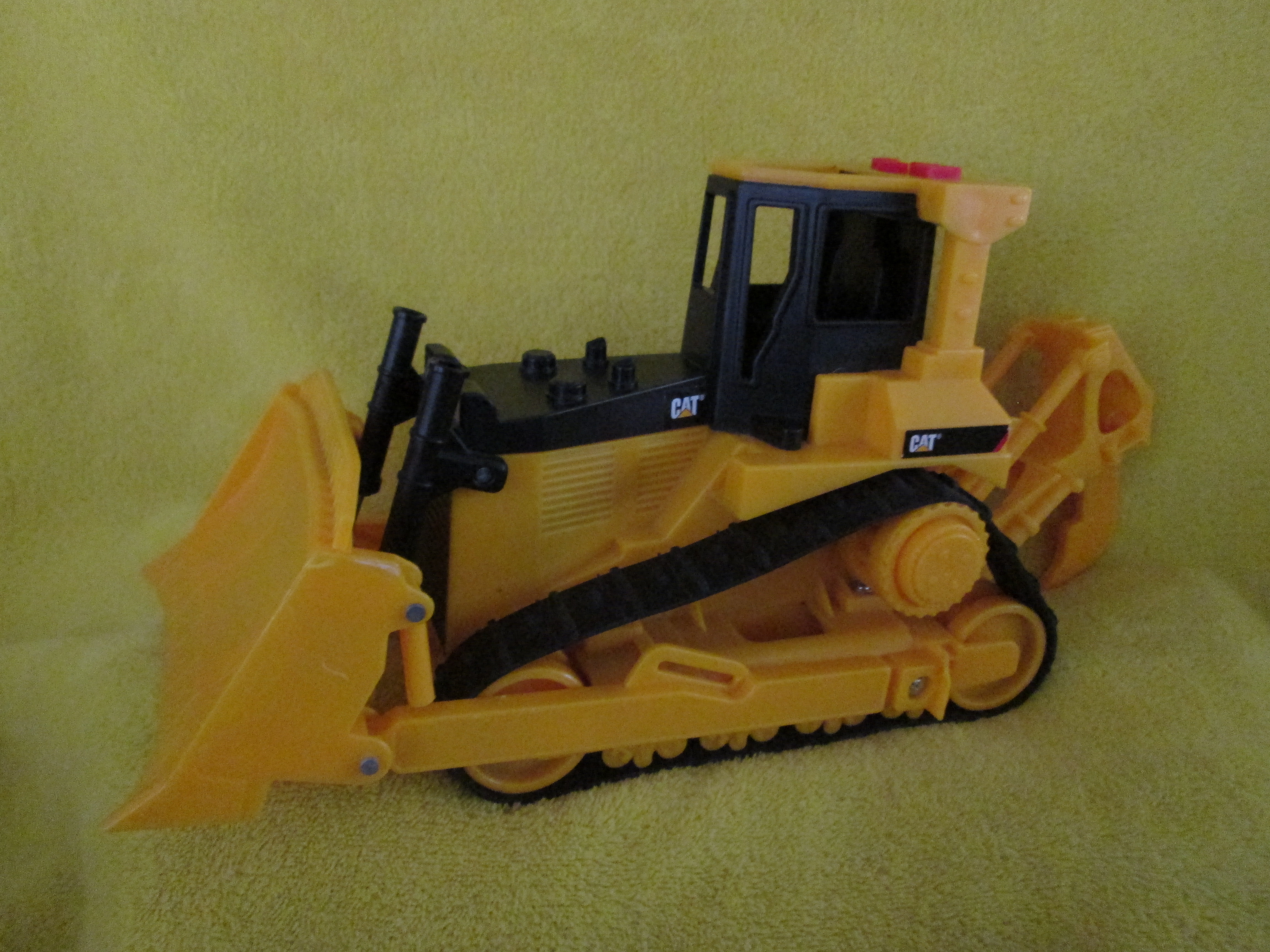 Toy State Caterpillar Construction Job Site Machines: Bulldozer มือสองสภาพดีค่ะ