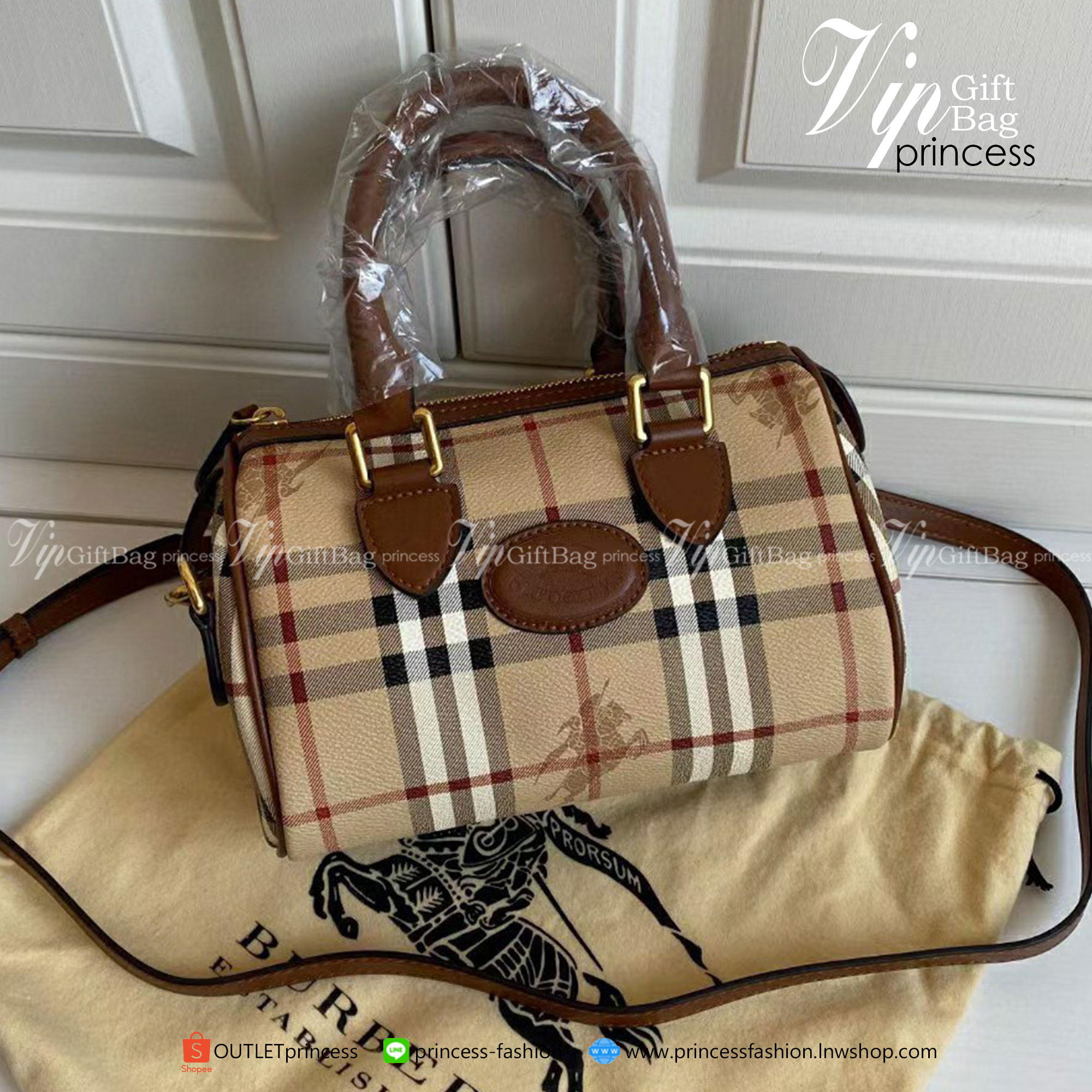พรีเมี่ยมกิ๊ฟแท้ 100% BURBERRY MINI PILLOW VINTAGE BAG VIP GIFT WITH PURCHASE (GWP) สีดำ